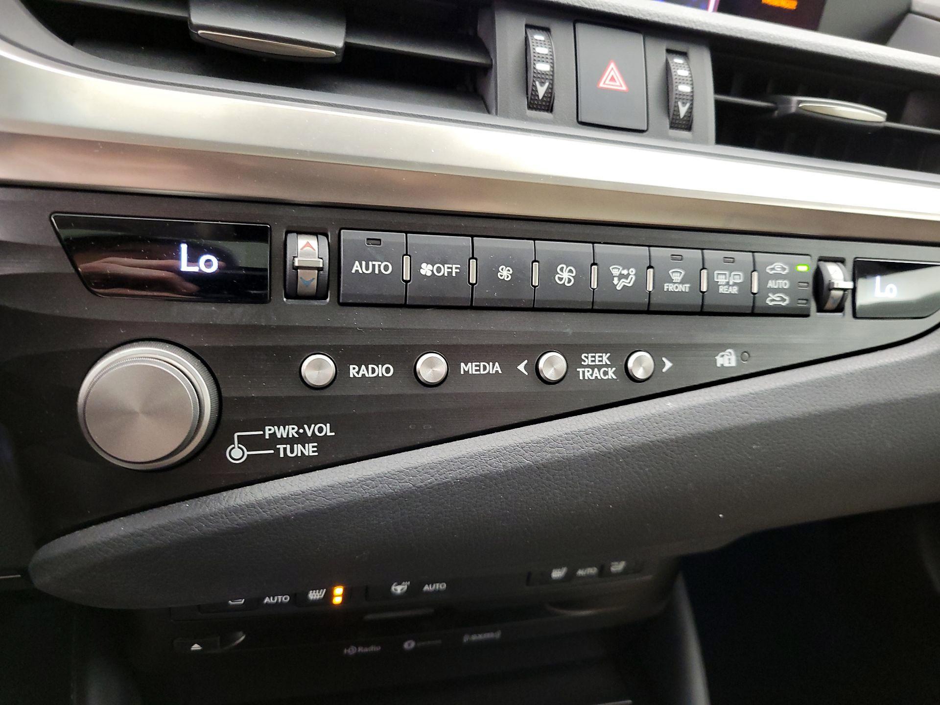 Thumbnail: 2021 Lexus ES - 15