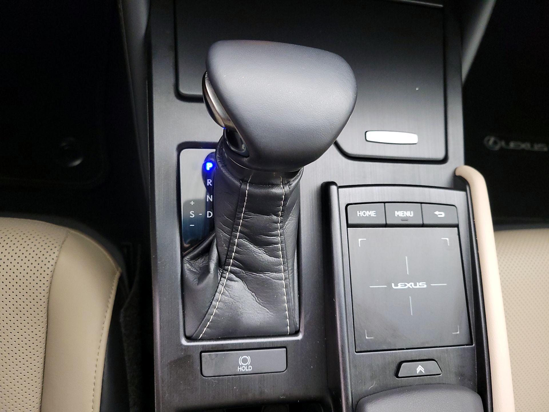 Thumbnail: 2021 Lexus ES - 16