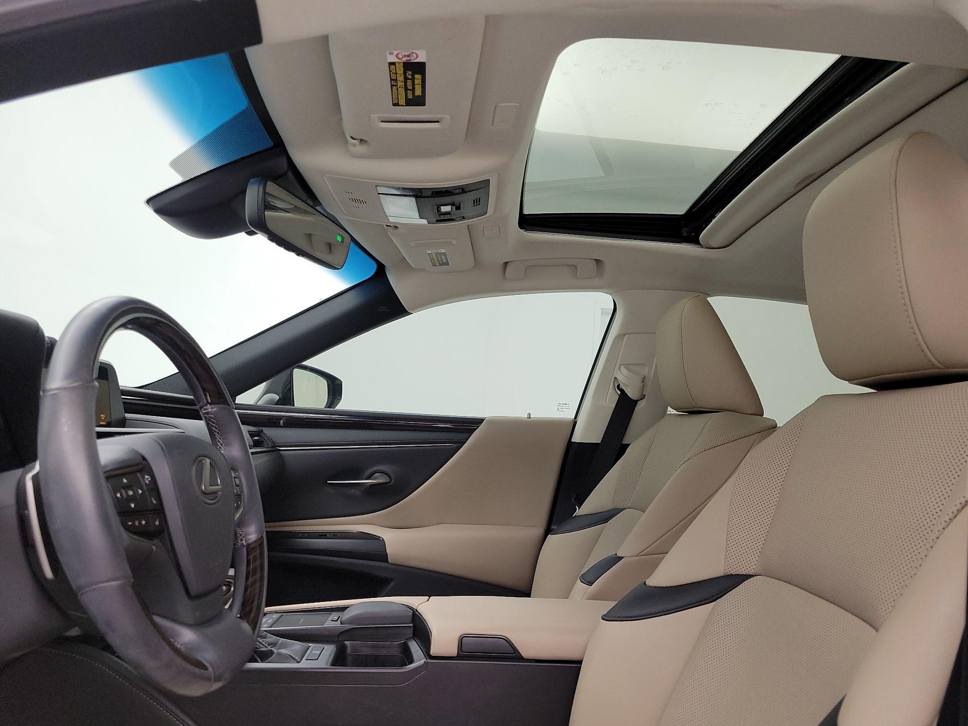 Thumbnail: 2021 Lexus ES - 18