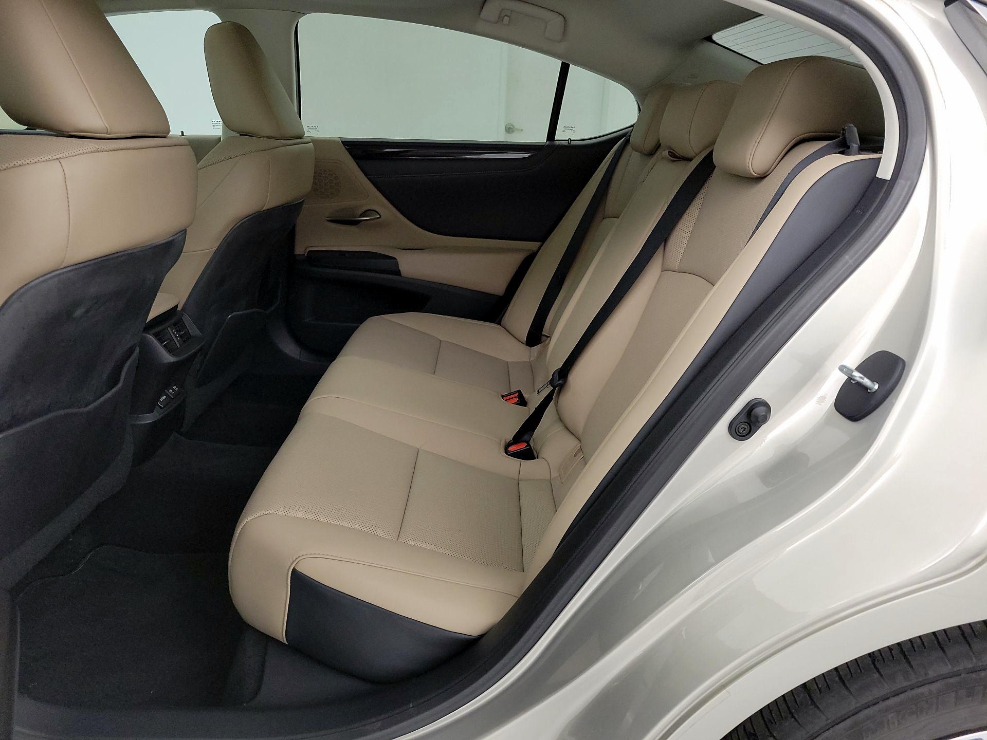 Thumbnail: 2021 Lexus ES - 19