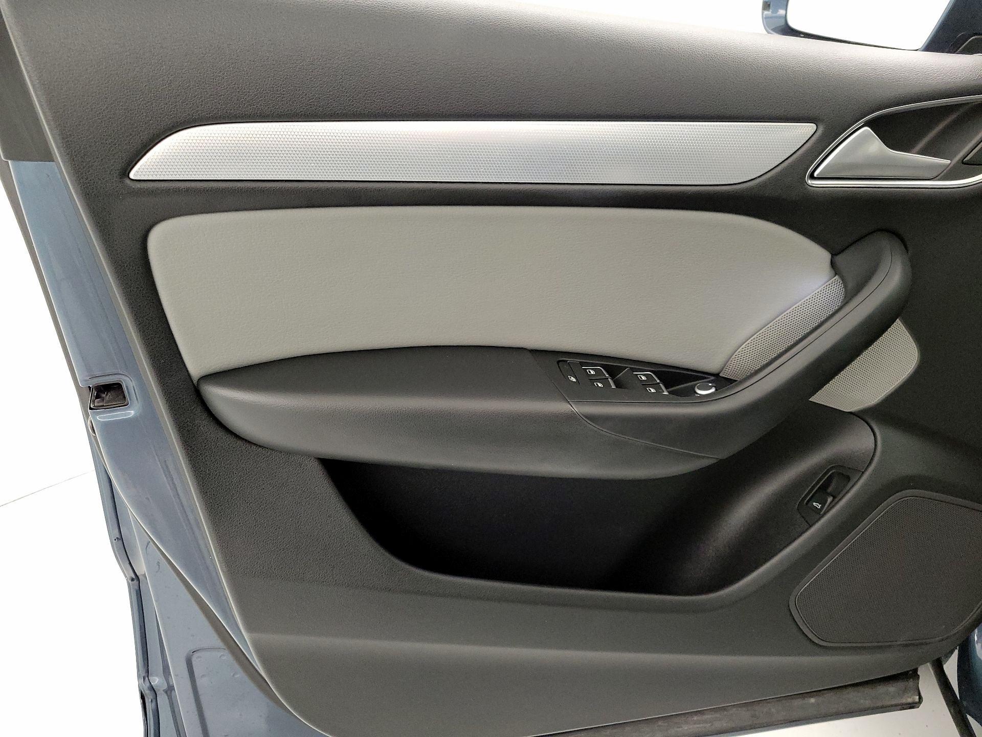 Thumbnail: 2018 Audi Q3 - 12