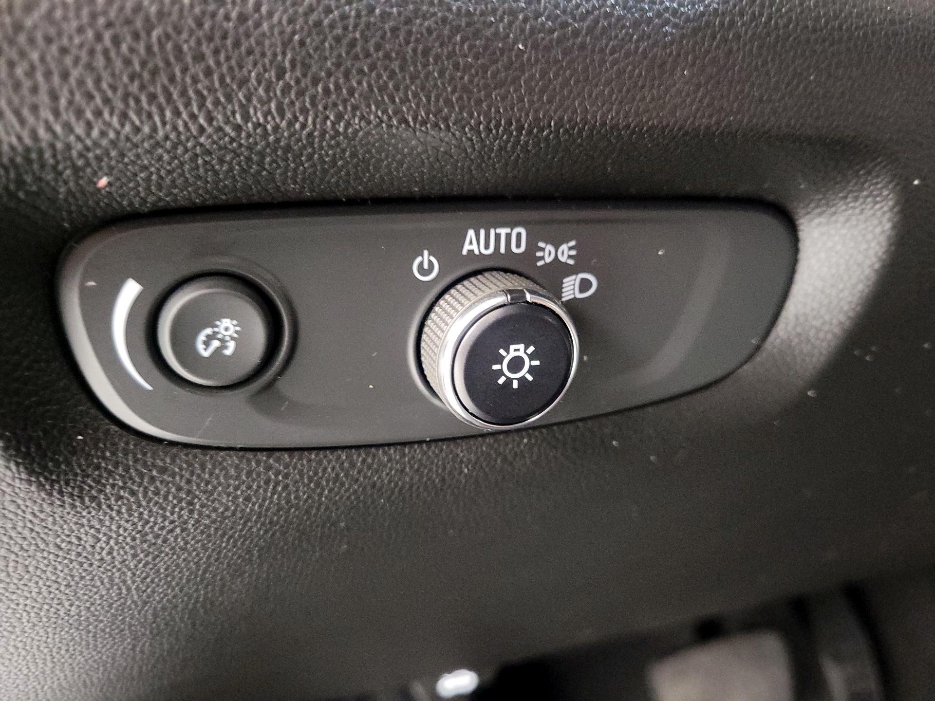 Thumbnail: 2022 Chevrolet Traverse - 13