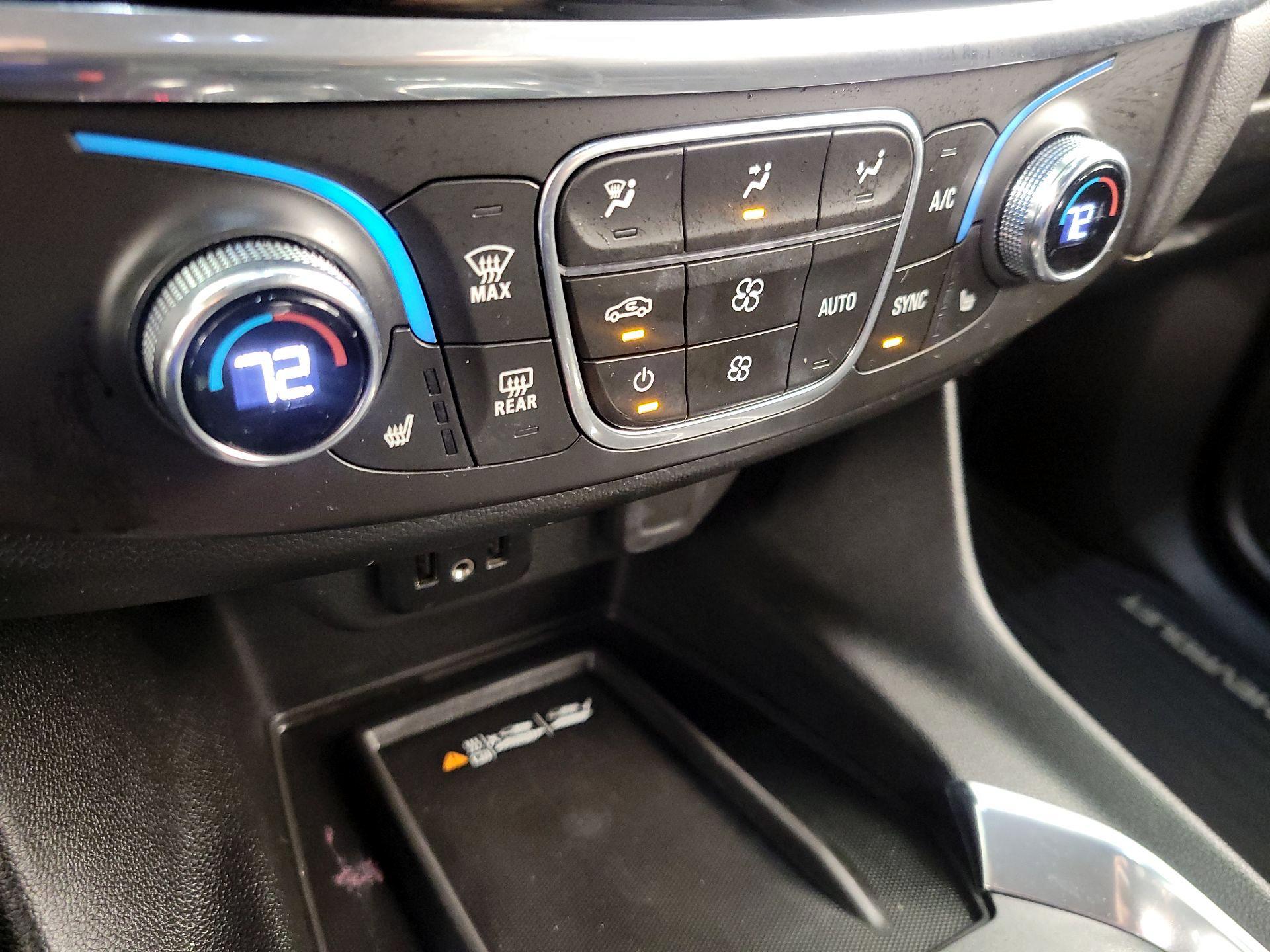 Thumbnail: 2022 Chevrolet Traverse - 16