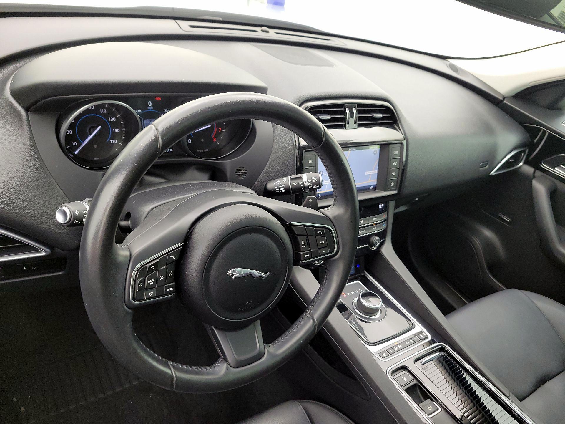 Thumbnail: 2018 Jaguar F-Pace - 9