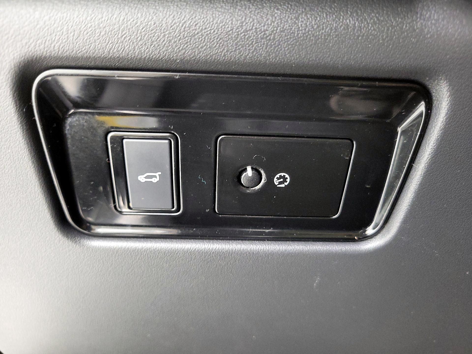 Thumbnail: 2018 Jaguar F-Pace - 13