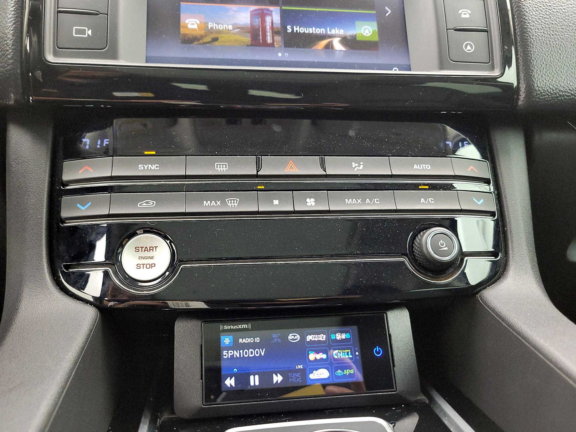 Thumbnail: 2018 Jaguar F-Pace - 17