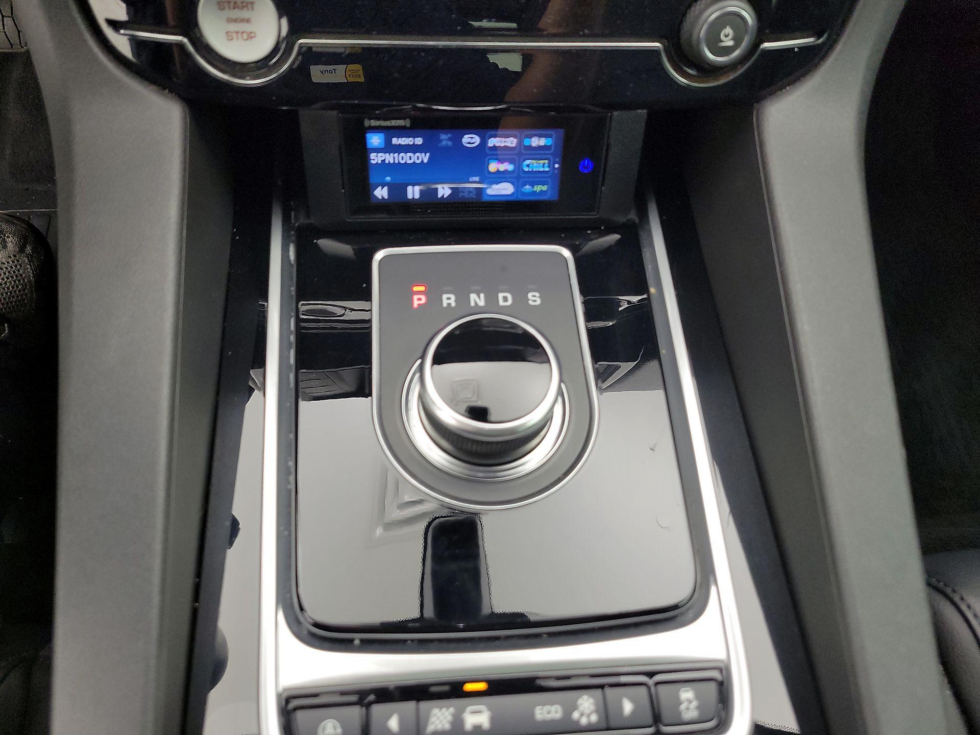 Thumbnail: 2018 Jaguar F-Pace - 18