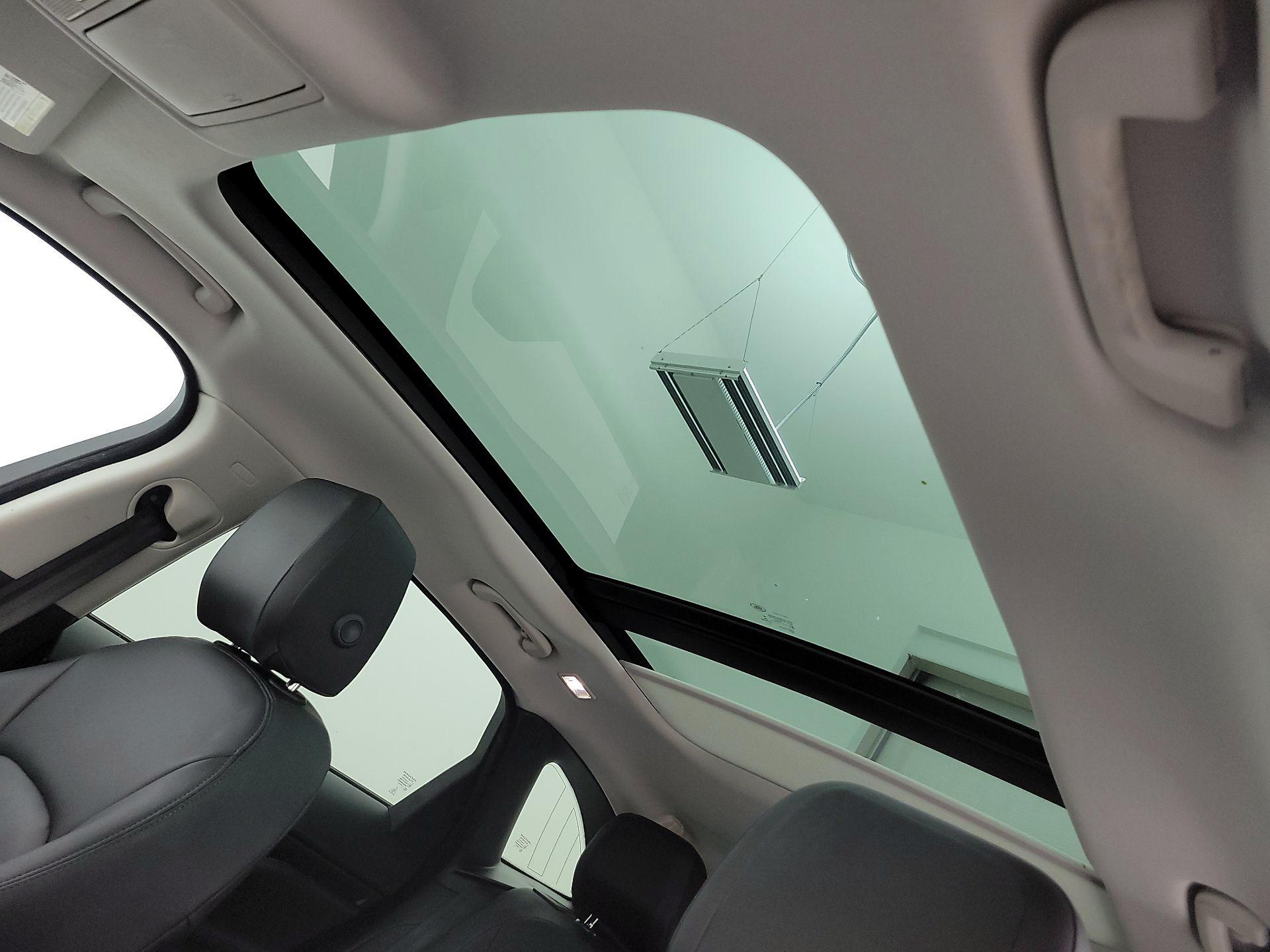 Thumbnail: 2018 Jaguar F-Pace - 20