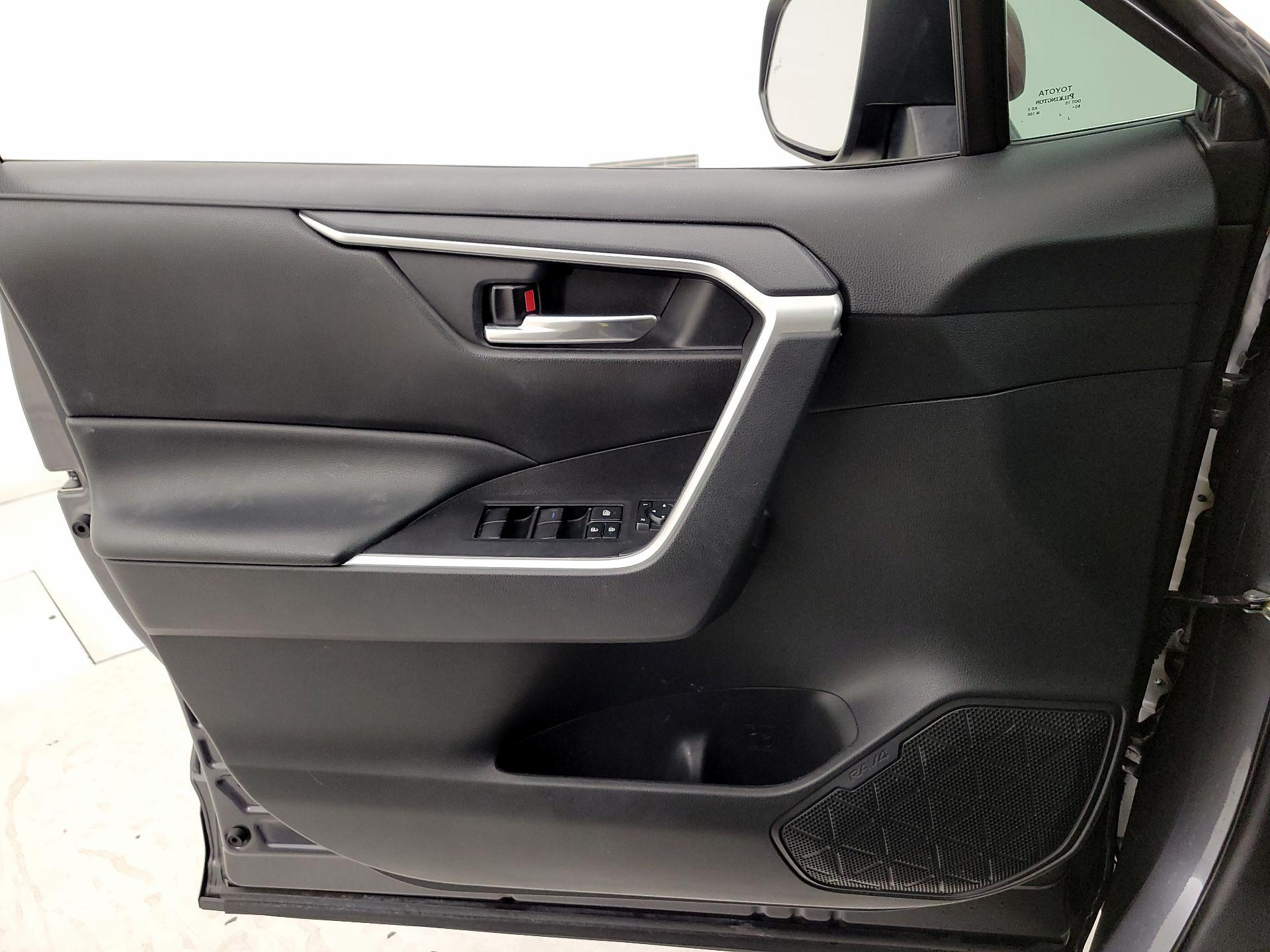 Thumbnail: 2021 Toyota RAV4 - 12