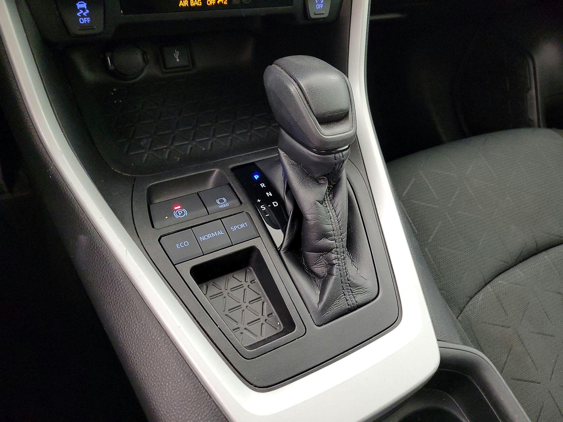 Thumbnail: 2021 Toyota RAV4 - 18