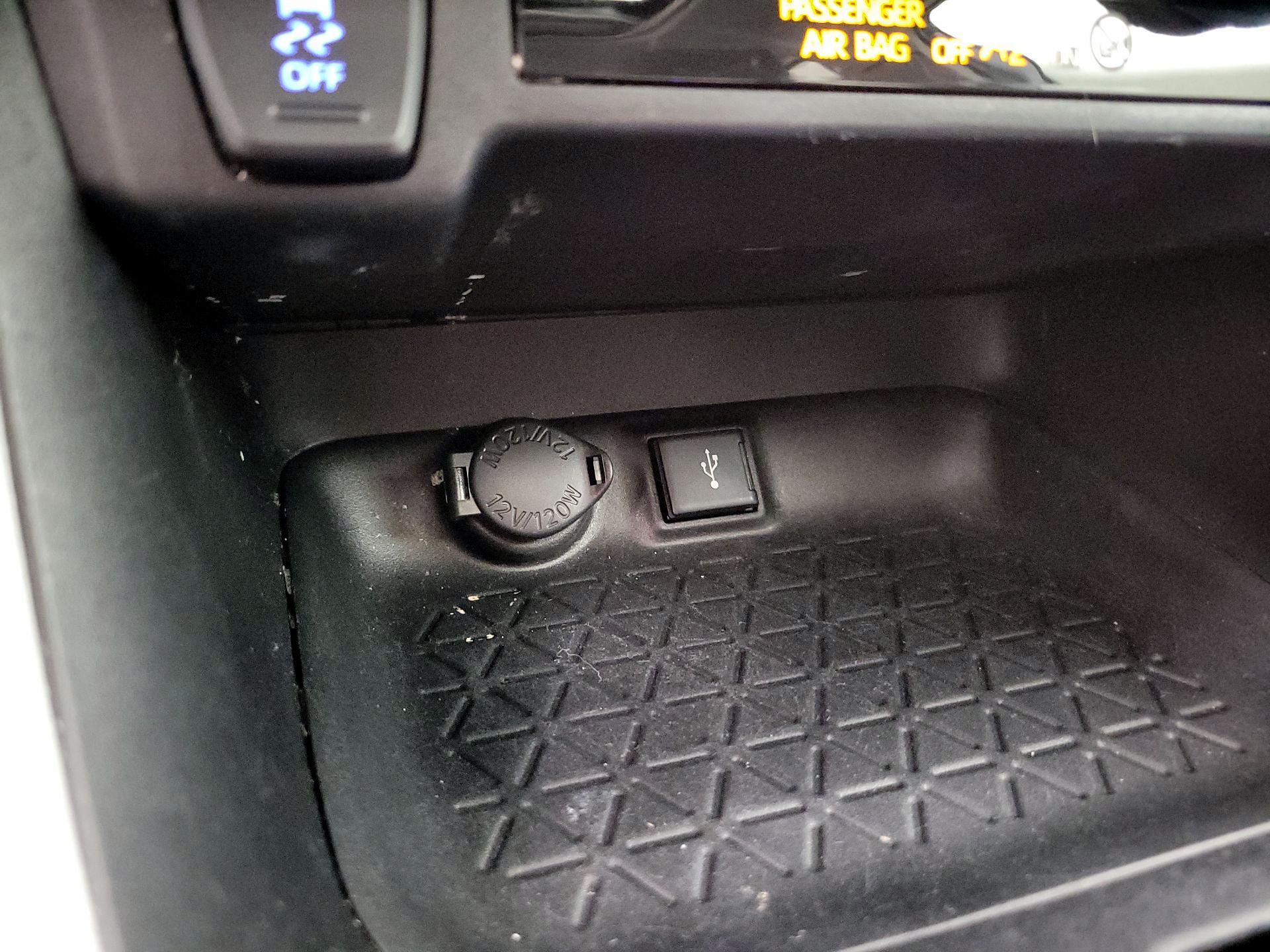 Thumbnail: 2021 Toyota RAV4 - 19