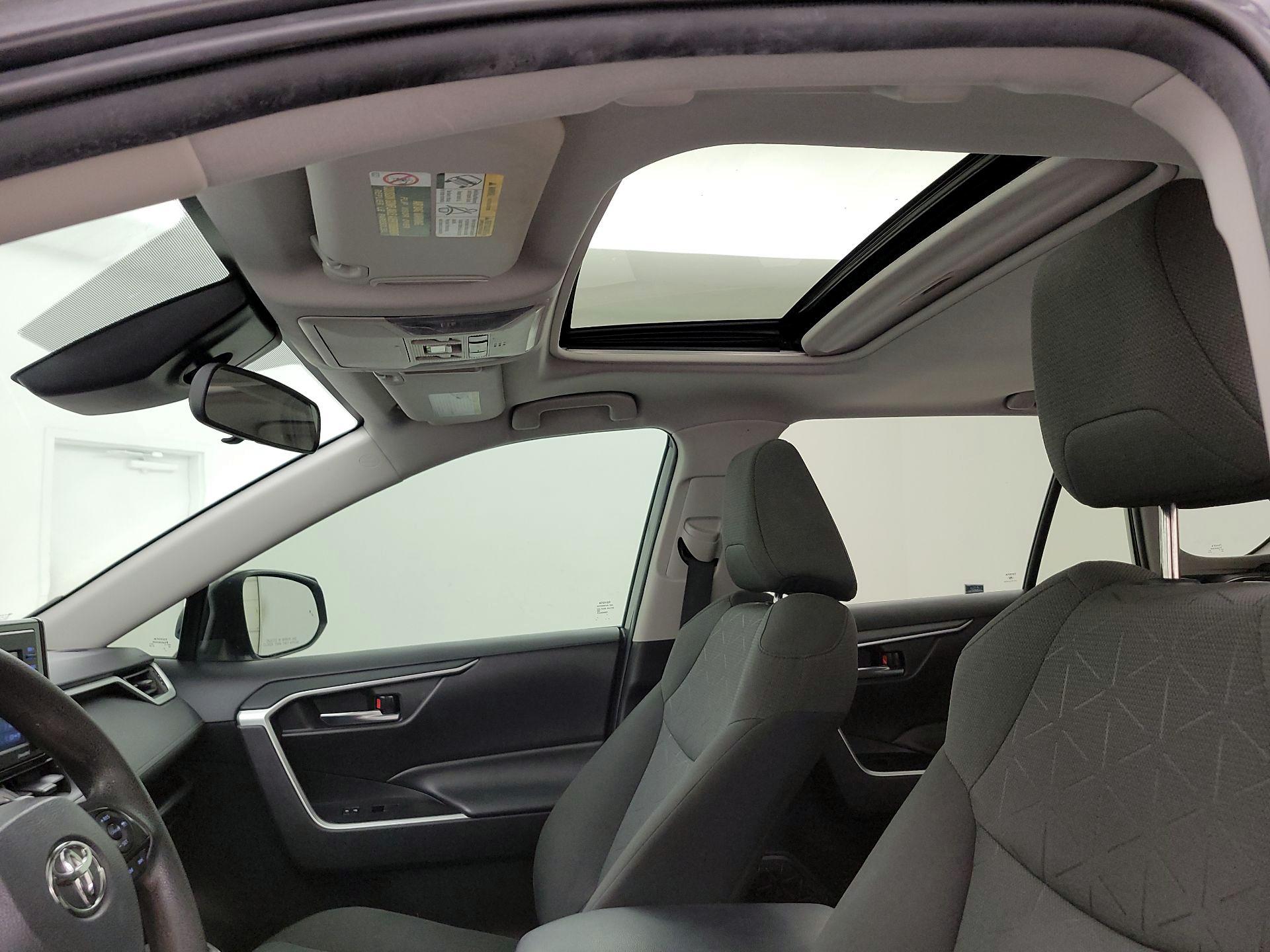 Thumbnail: 2021 Toyota RAV4 - 20