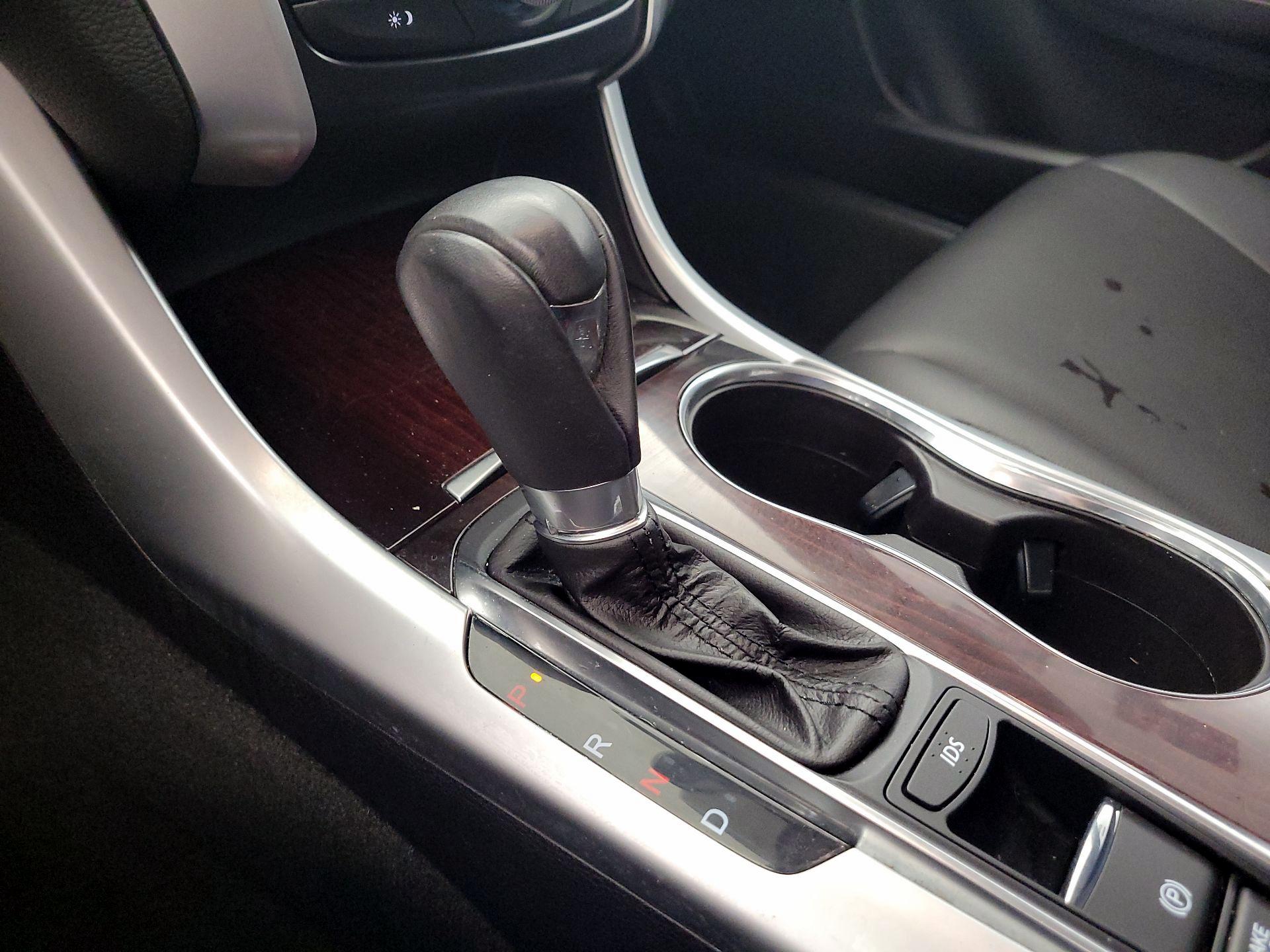 Thumbnail: 2015 Acura TLX - 17