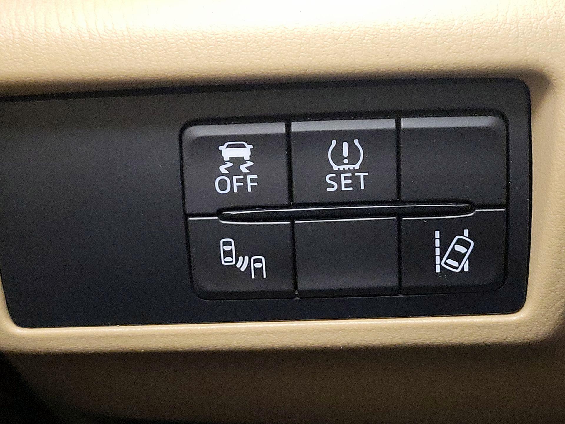 Thumbnail: 2016 Mazda MX-5 Miata - 13