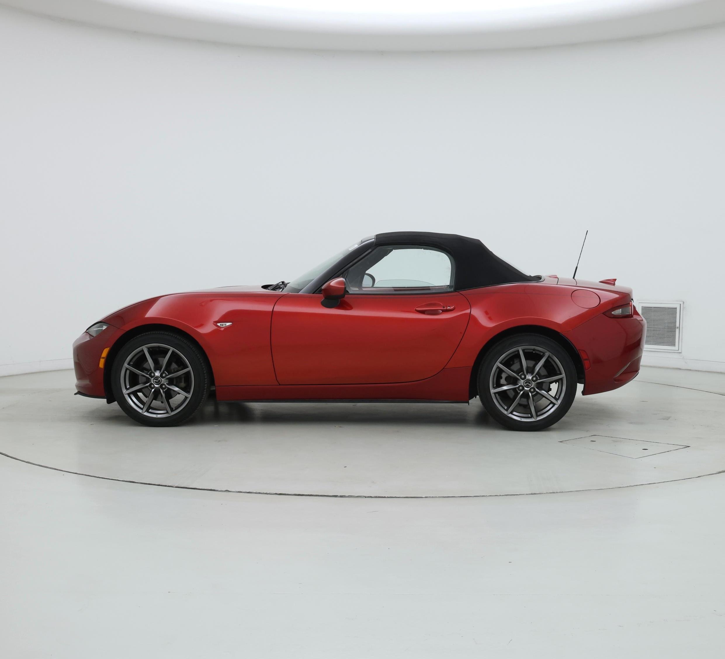 Thumbnail: 2016 Mazda MX-5 Miata - 3