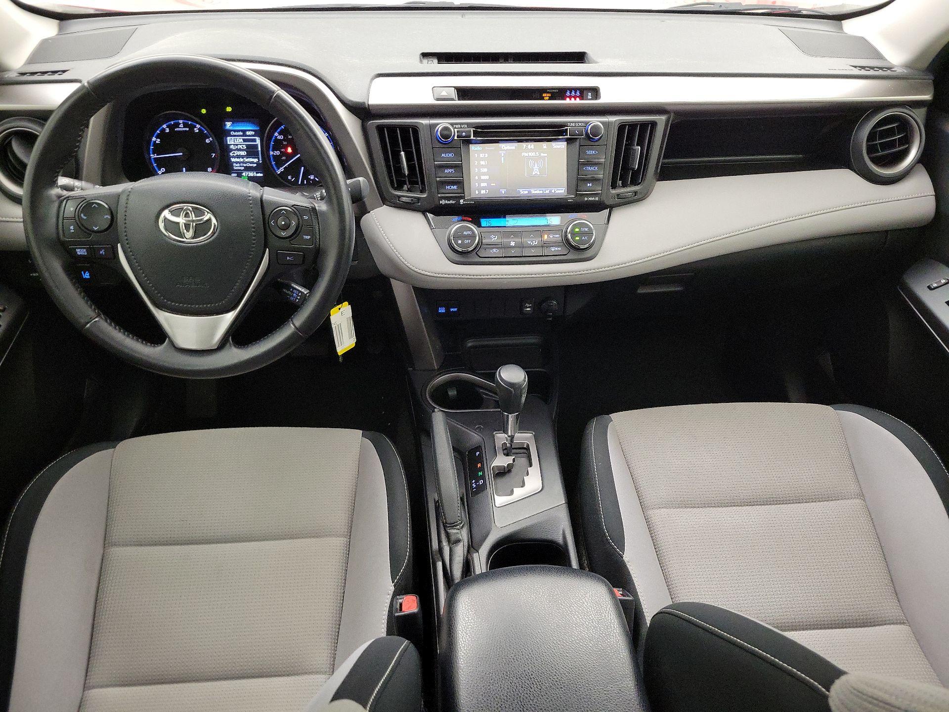 Thumbnail: 2017 Toyota RAV4 - 9