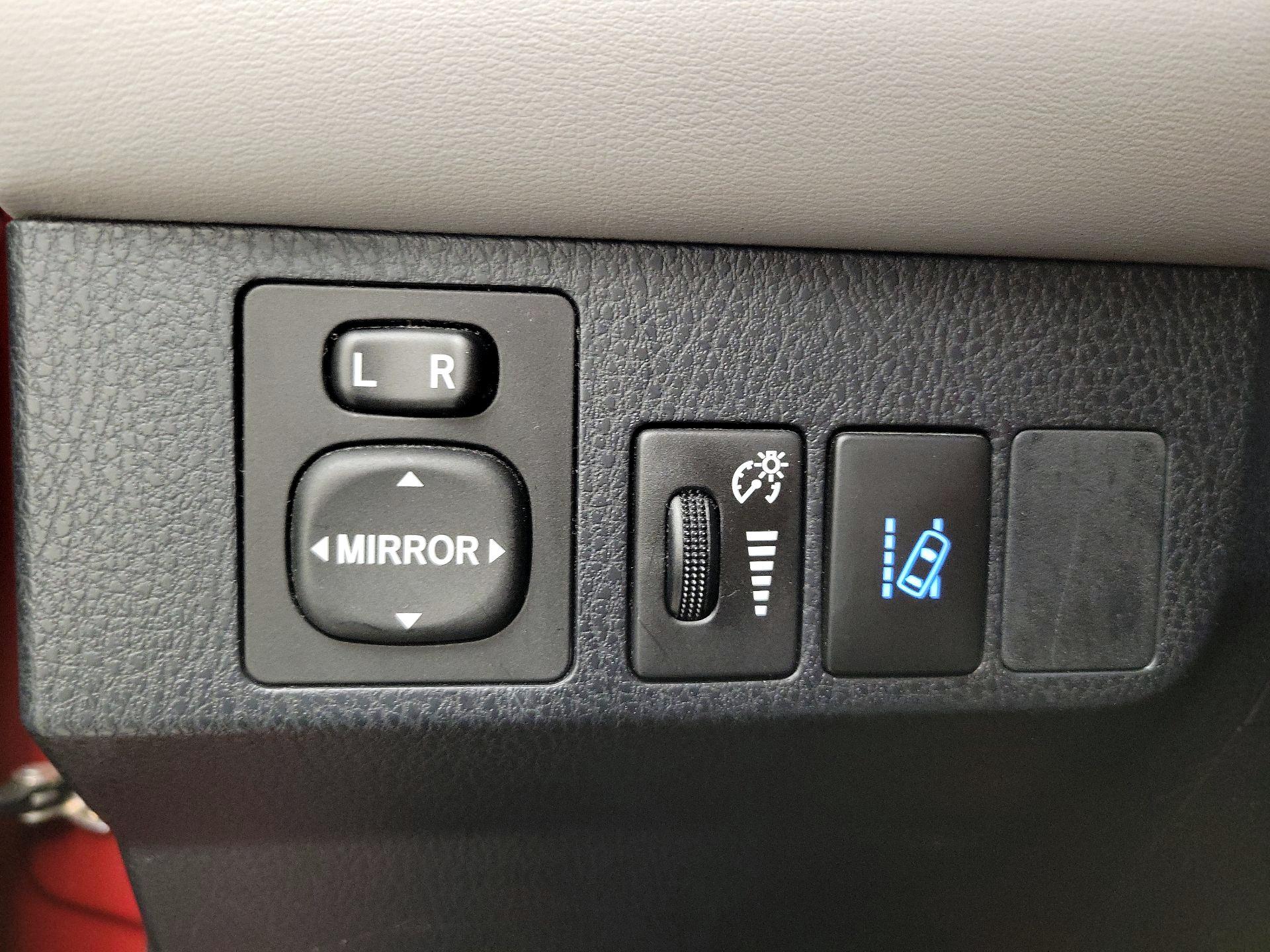 Thumbnail: 2017 Toyota RAV4 - 13