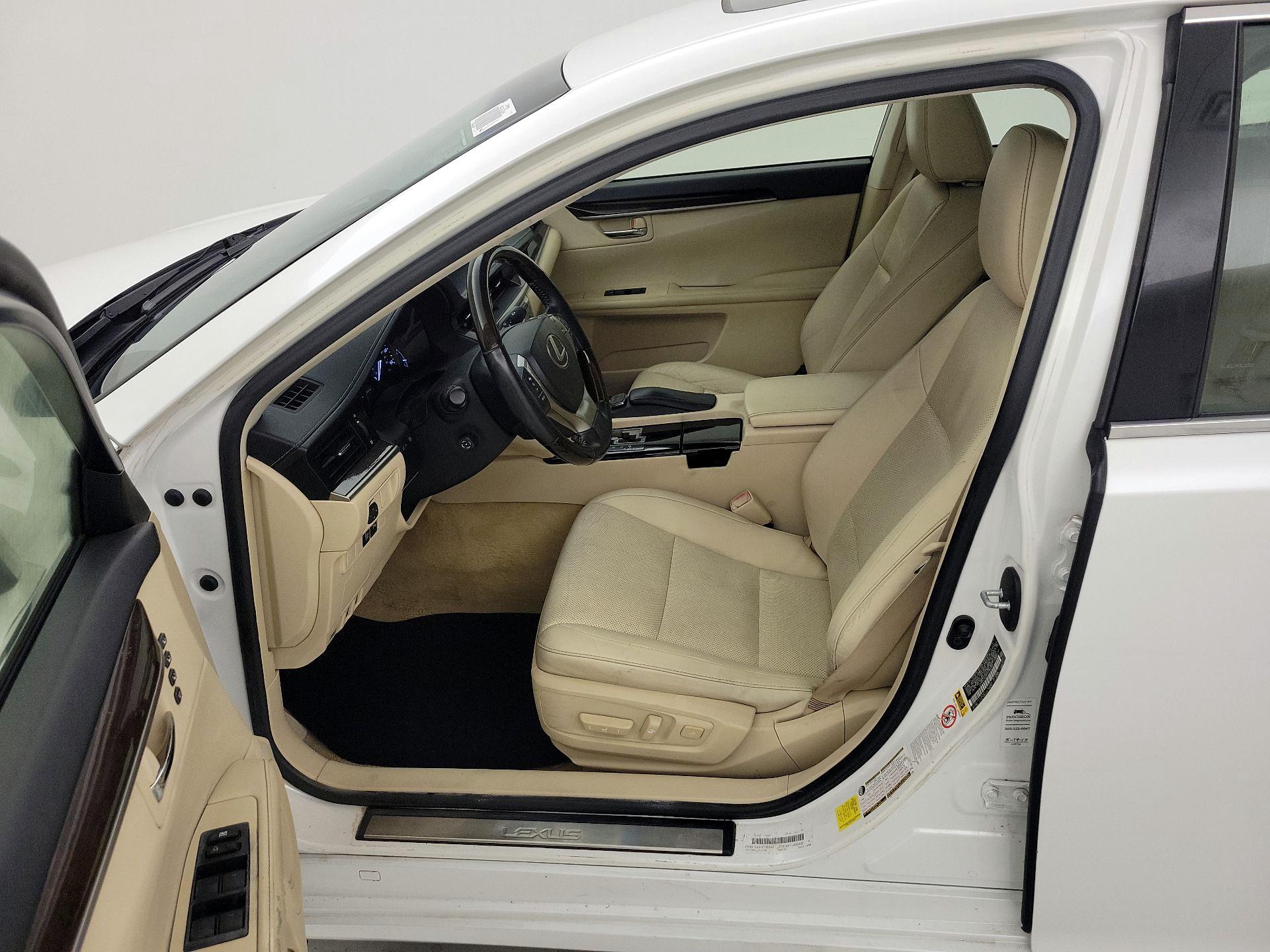 Thumbnail: 2015 Lexus ES - 11