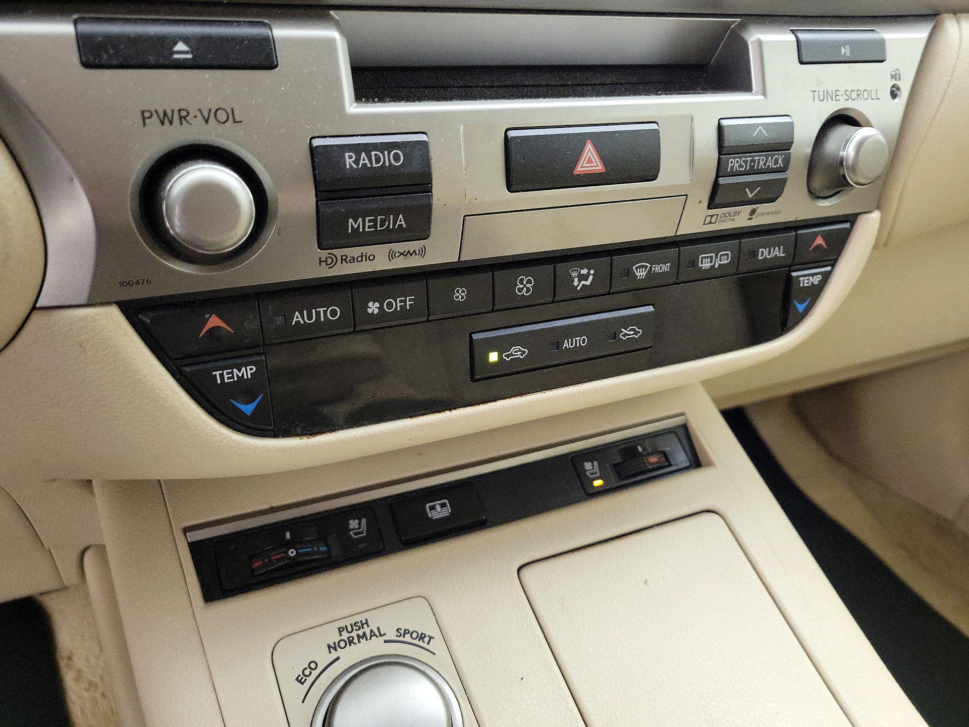 Thumbnail: 2015 Lexus ES - 17