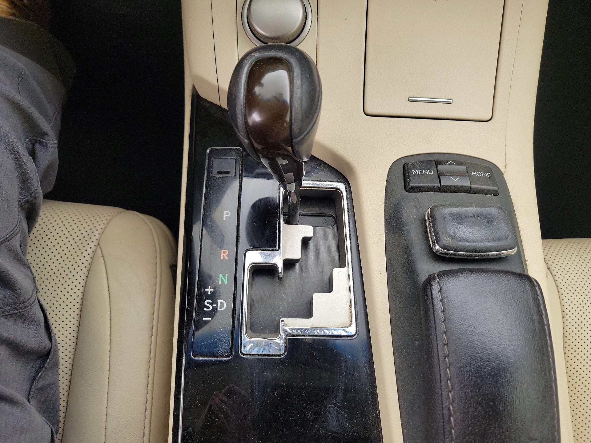 Thumbnail: 2015 Lexus ES - 18