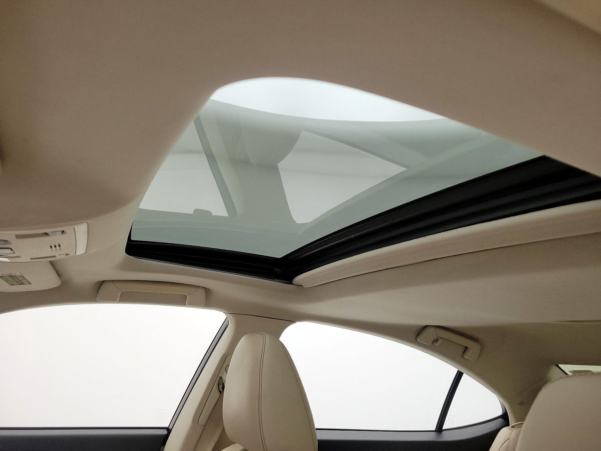 Thumbnail: 2015 Lexus ES - 20