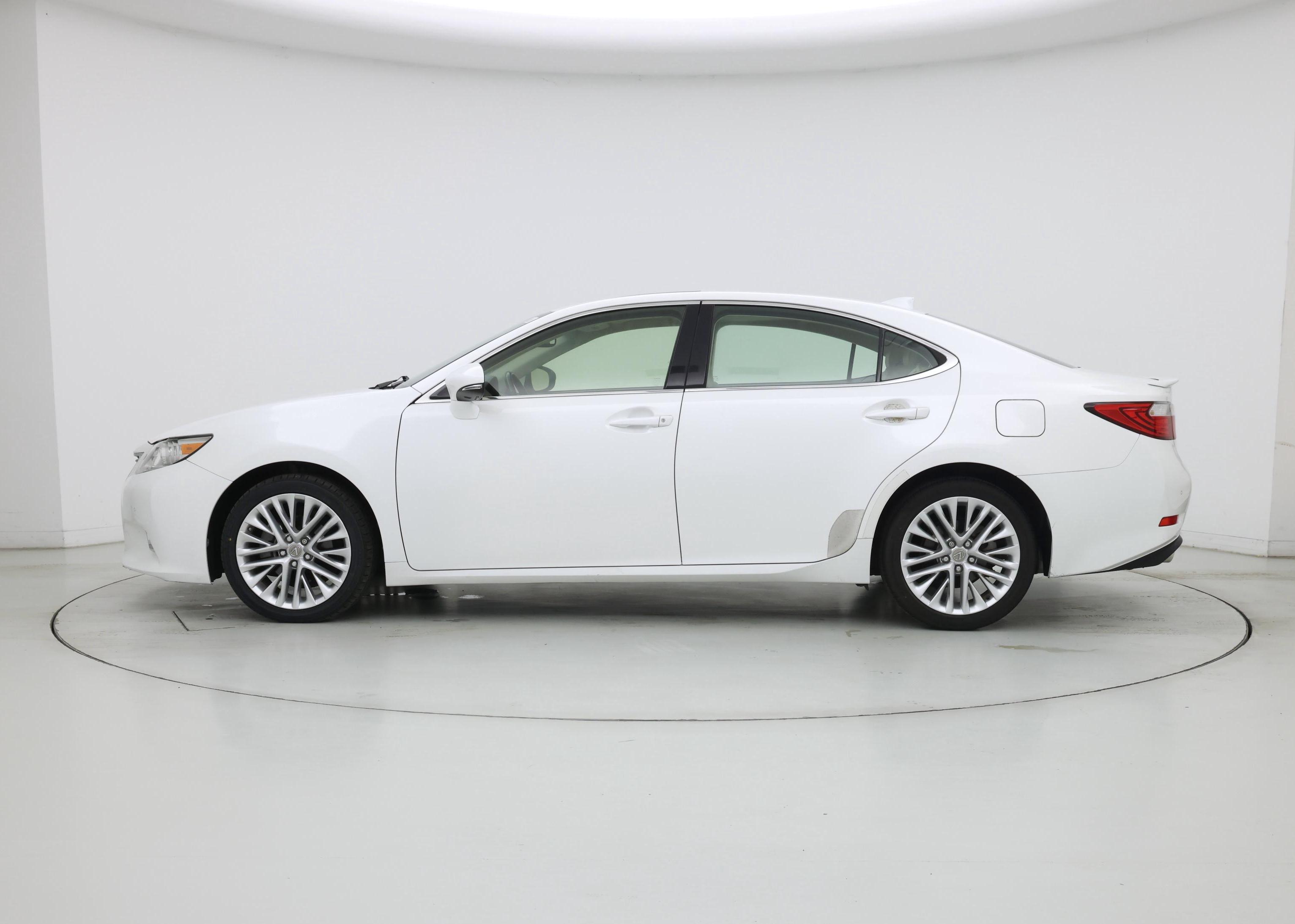 Thumbnail: 2015 Lexus ES - 3
