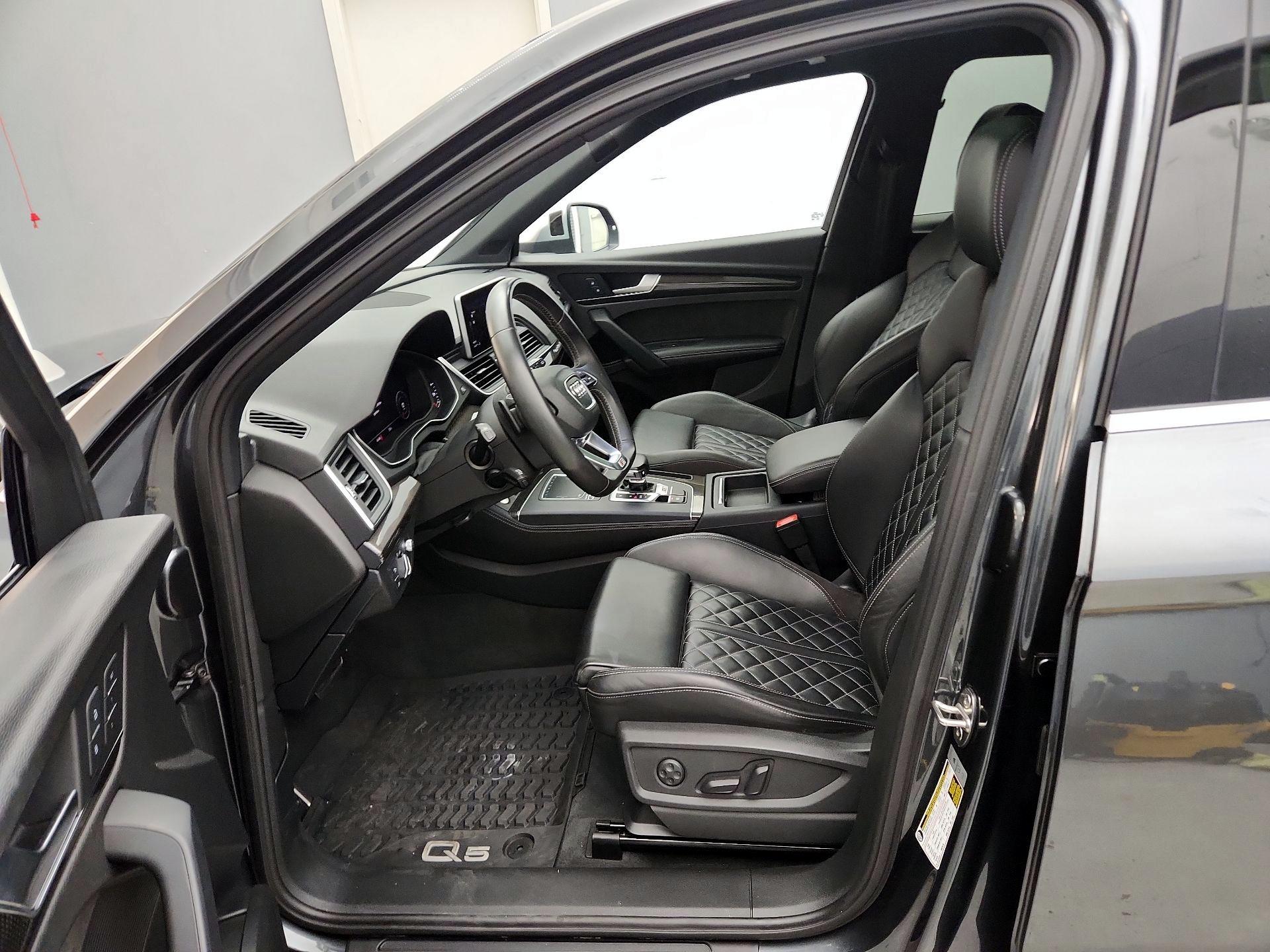 Thumbnail: 2018 Audi SQ5 - 11