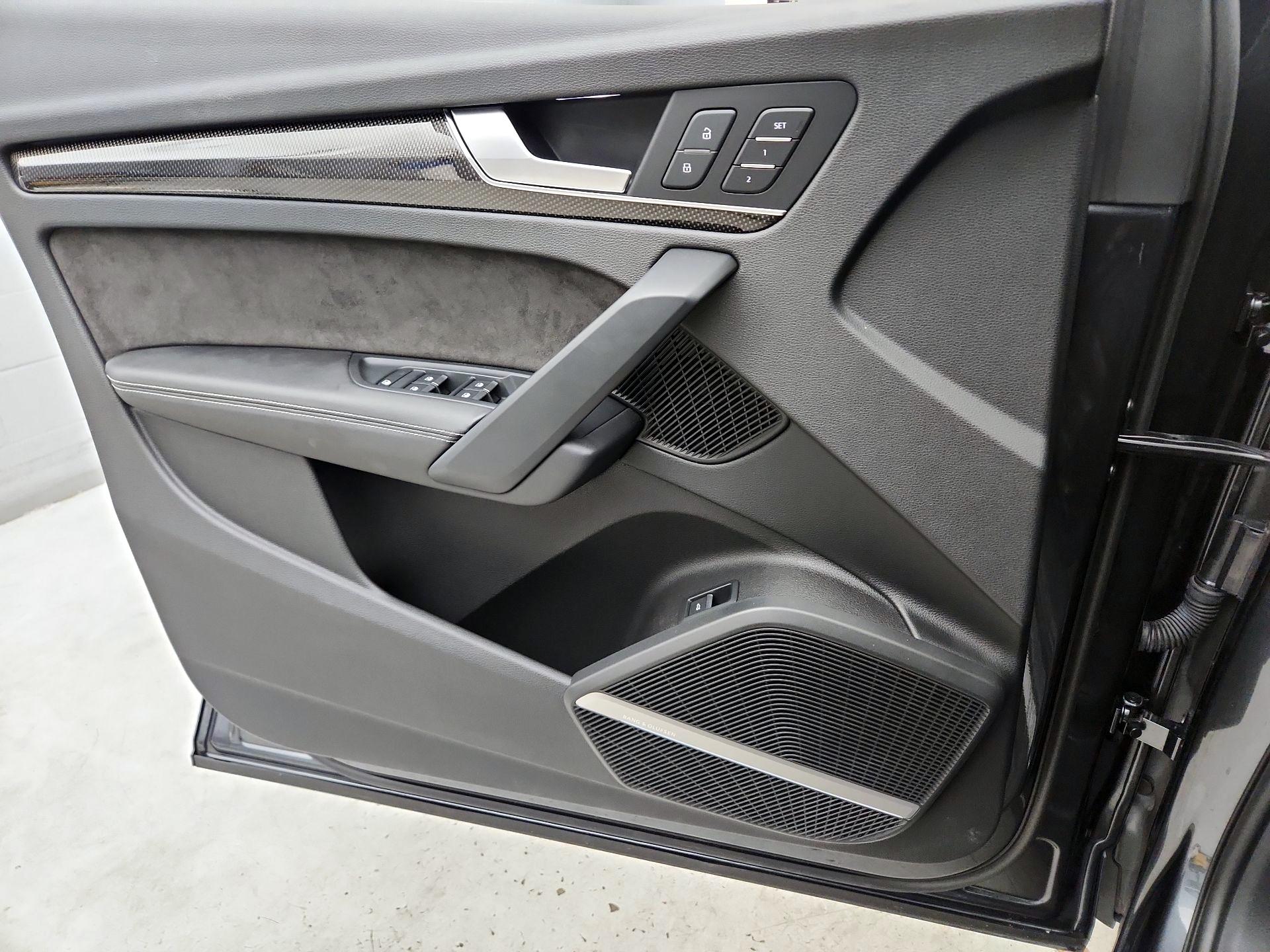 Thumbnail: 2018 Audi SQ5 - 12