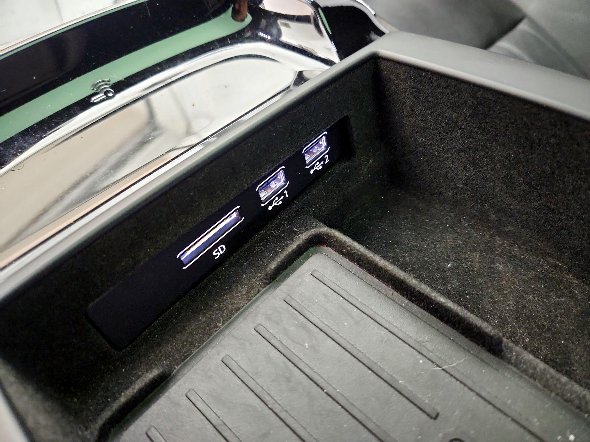 Thumbnail: 2019 Audi A8 - 19