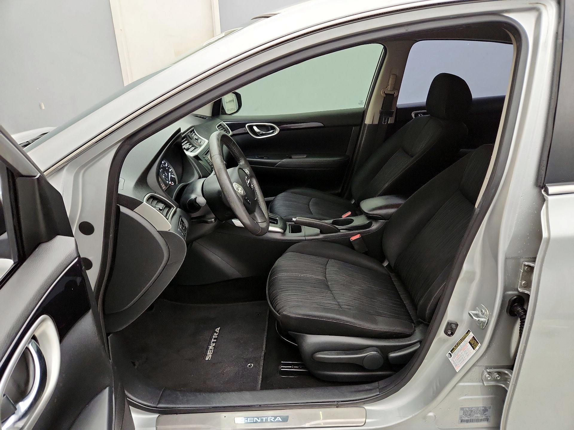 Thumbnail: 2016 Nissan Sentra - 11