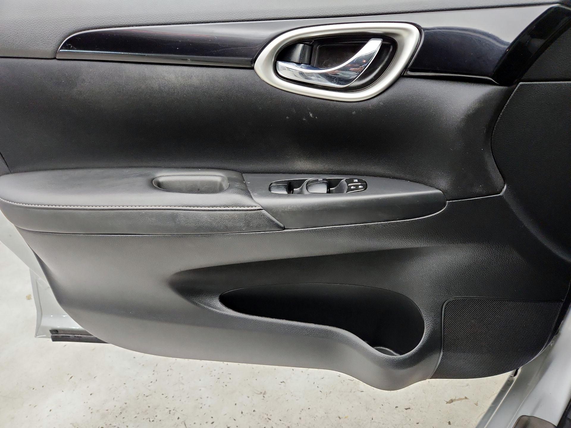 Thumbnail: 2016 Nissan Sentra - 12