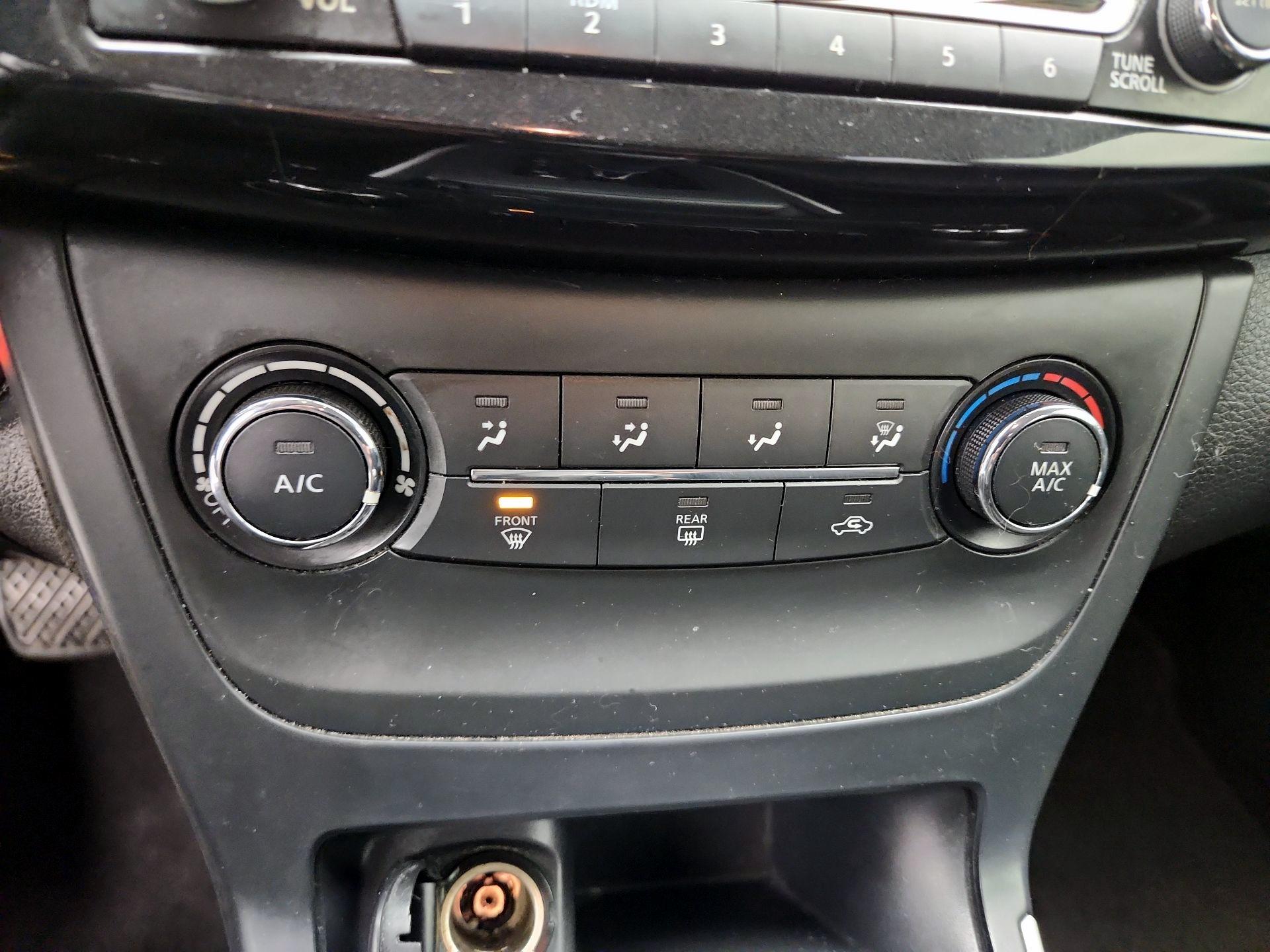 Thumbnail: 2016 Nissan Sentra - 16