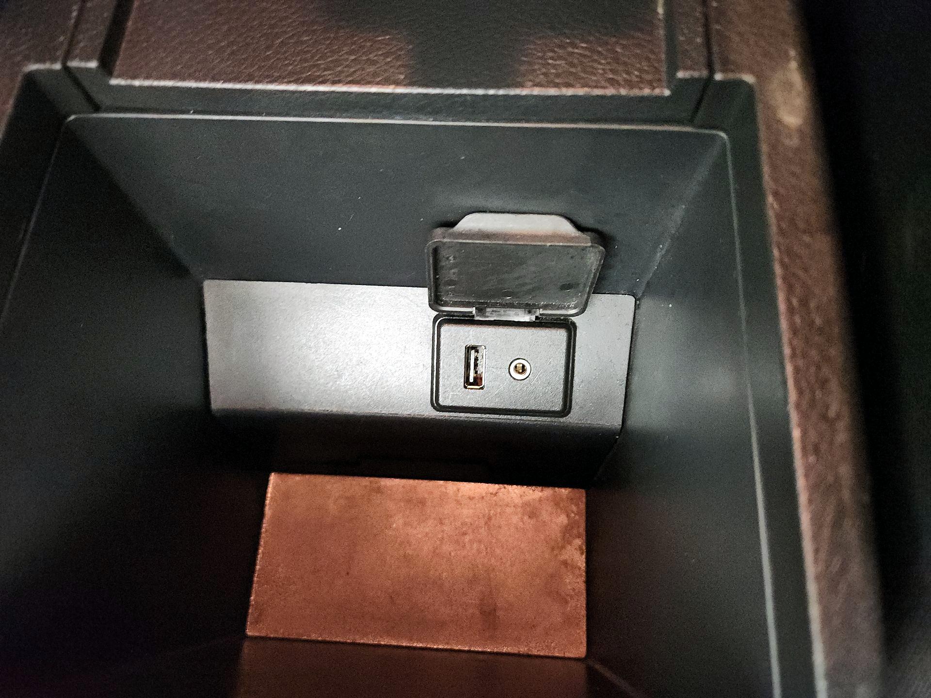 Thumbnail: 2016 Nissan Sentra - 18