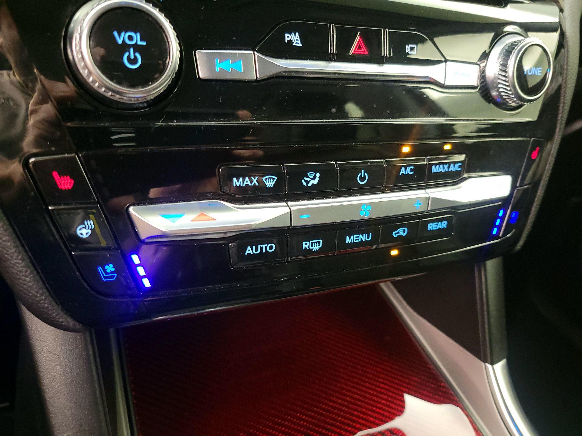 Thumbnail: 2022 Ford Explorer - 17