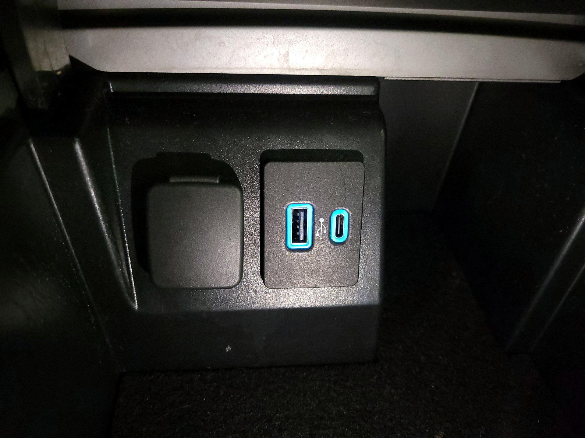 Thumbnail: 2022 Ford Explorer - 19