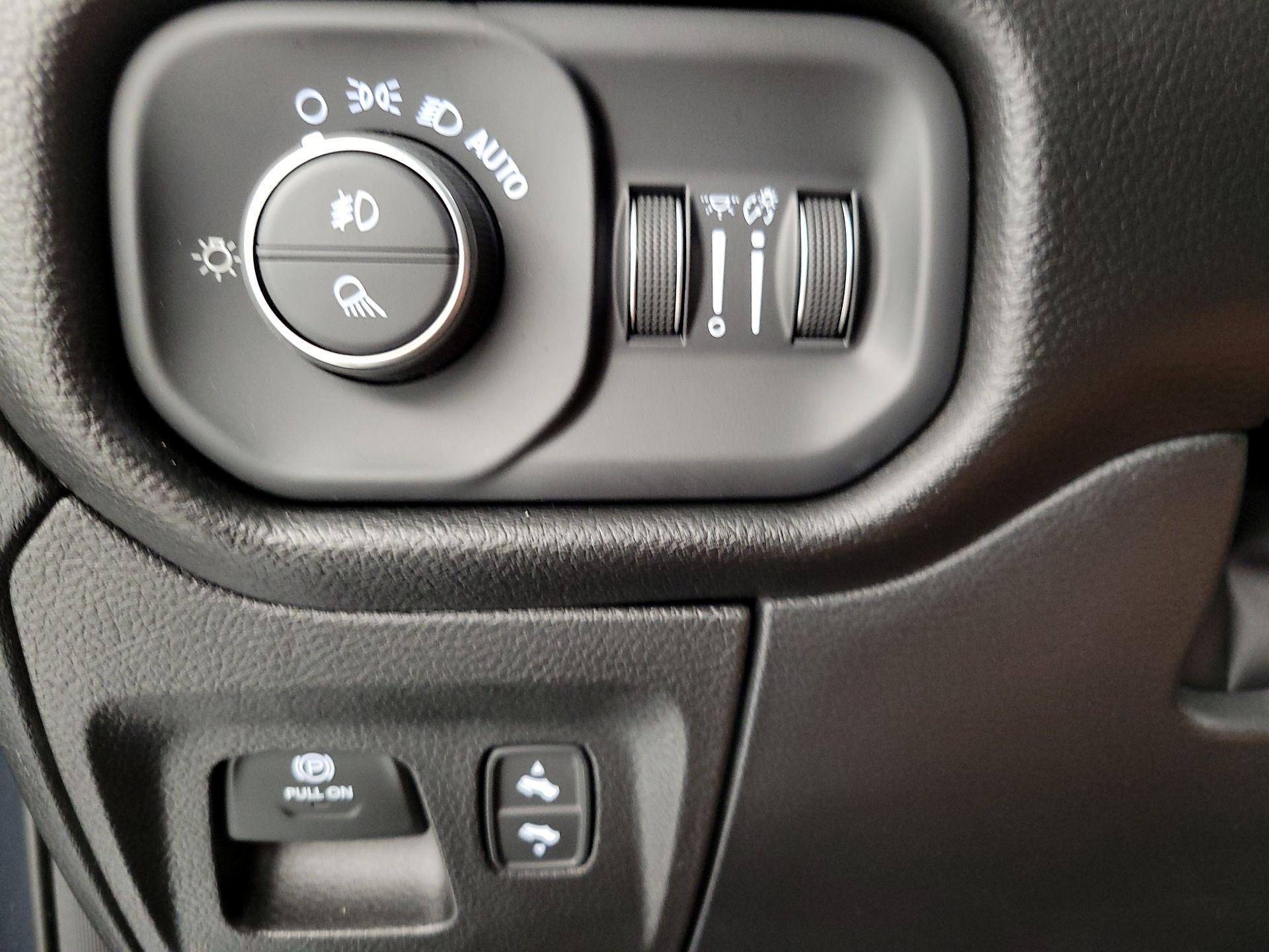 Thumbnail: 2025 RAM 1500 - 13