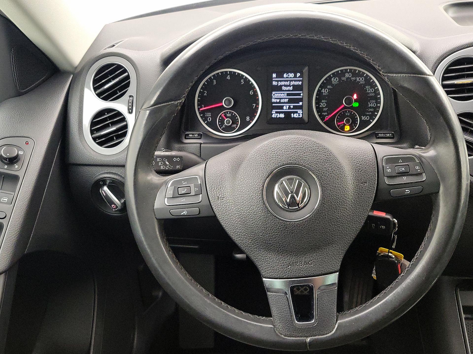 Thumbnail: 2015 Volkswagen Tiguan - 10