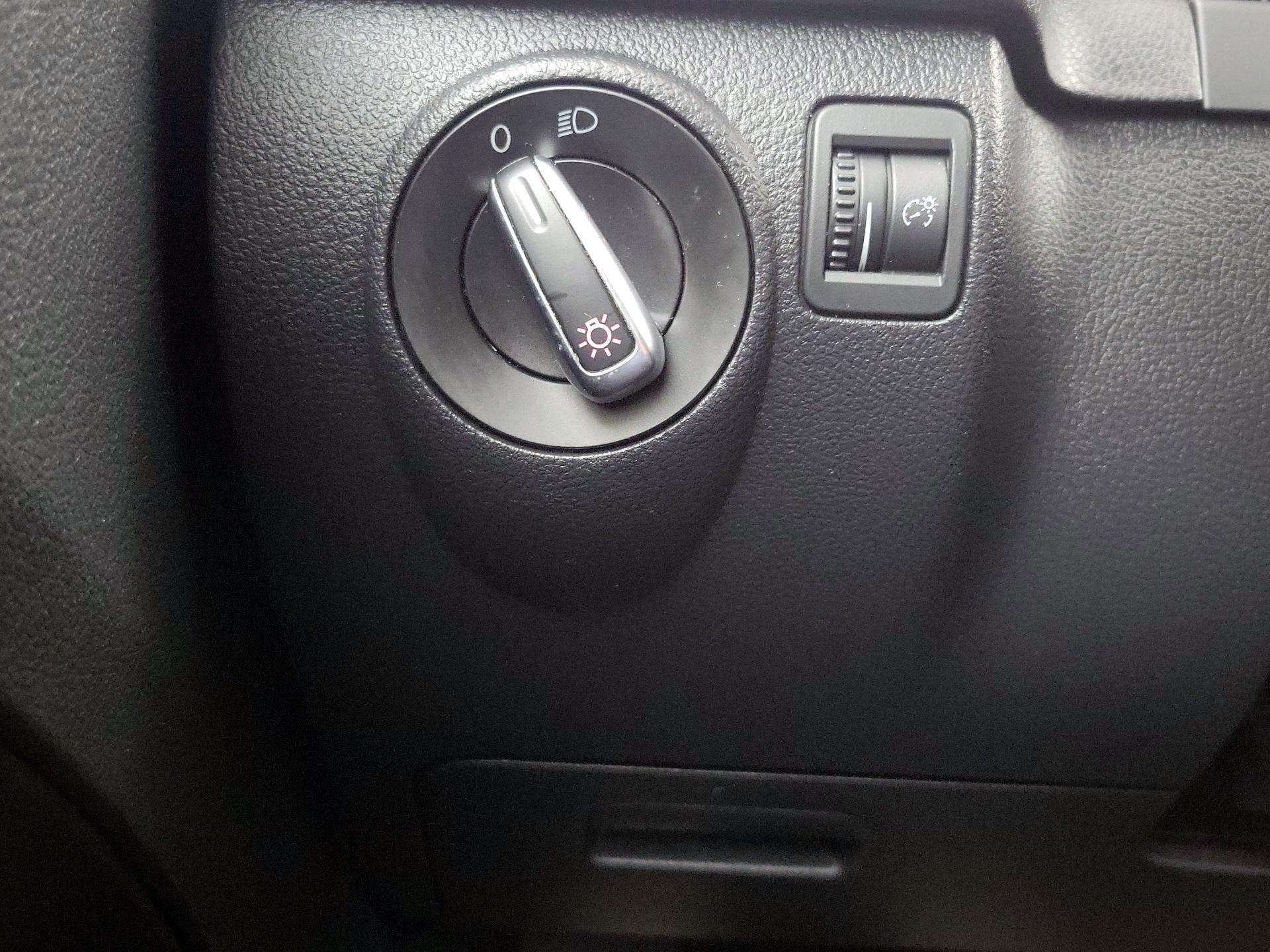 Thumbnail: 2015 Volkswagen Tiguan - 13