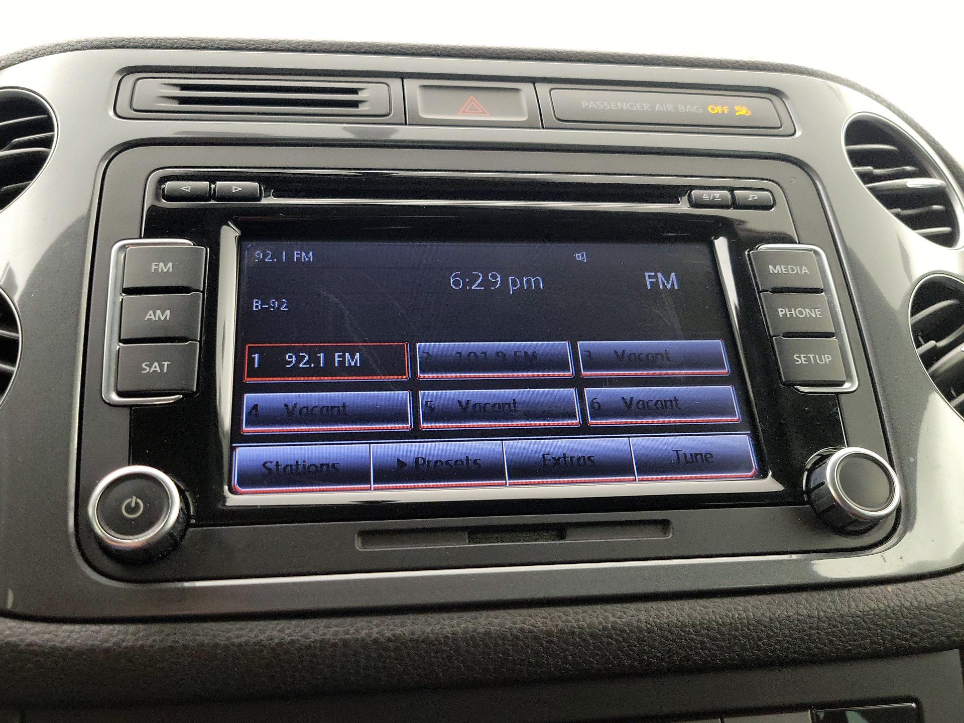 Thumbnail: 2015 Volkswagen Tiguan - 15