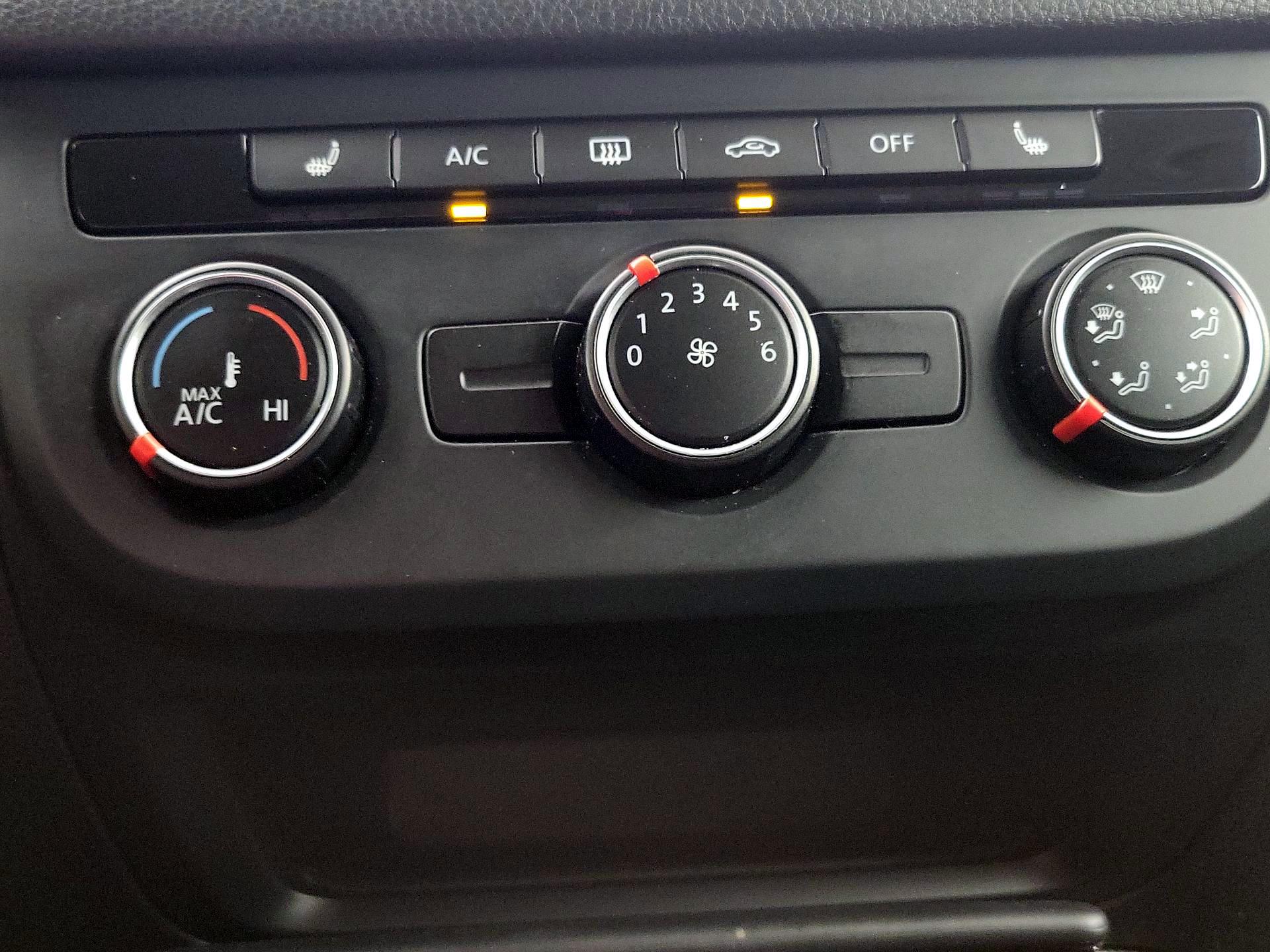 Thumbnail: 2015 Volkswagen Tiguan - 16