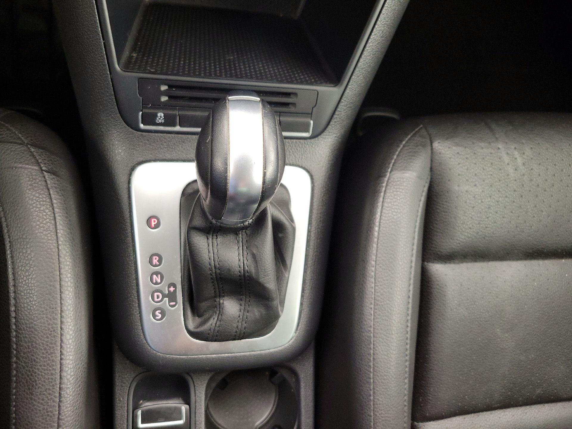 Thumbnail: 2015 Volkswagen Tiguan - 17