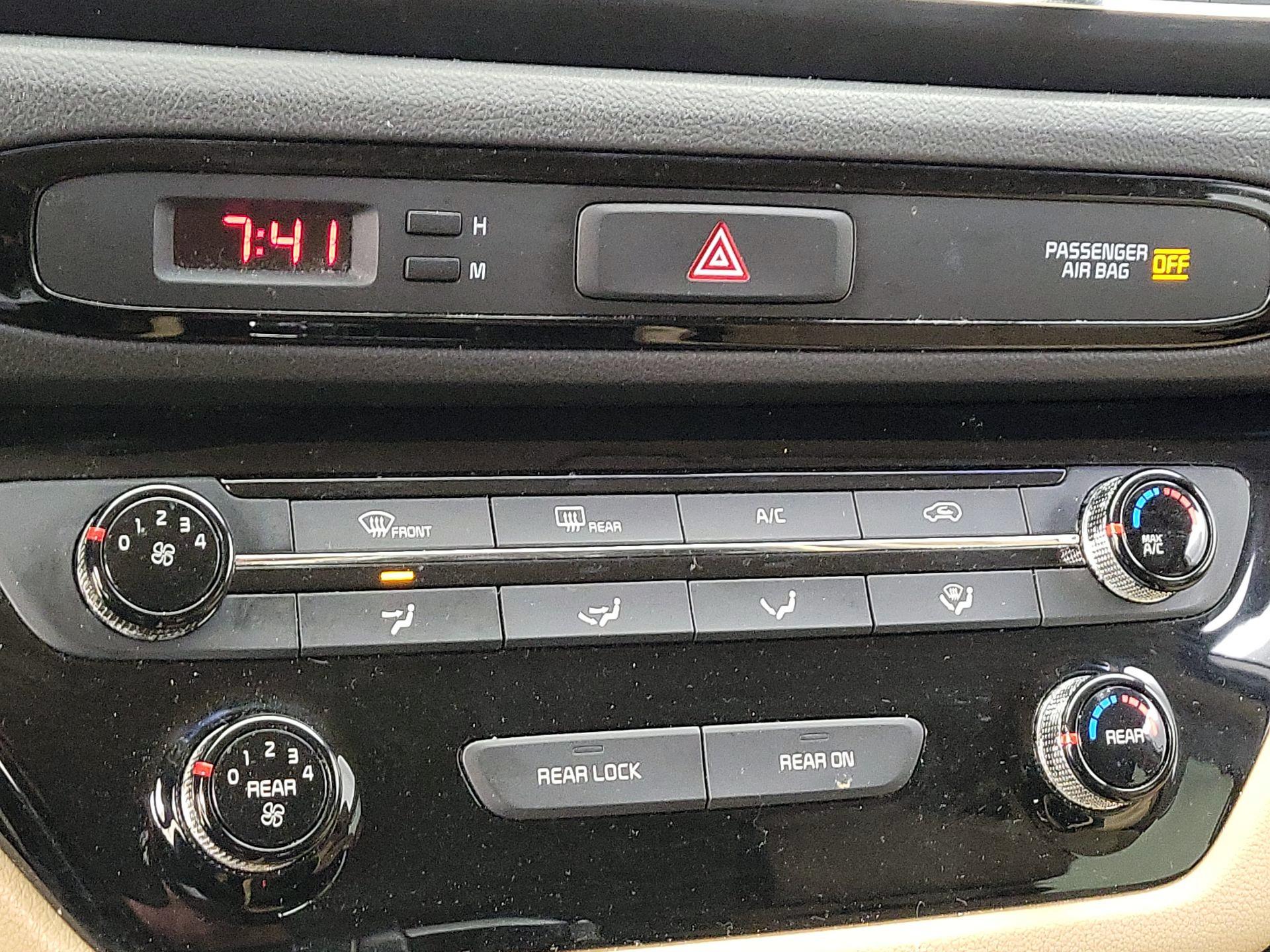 Thumbnail: 2016 Kia Sedona - 16