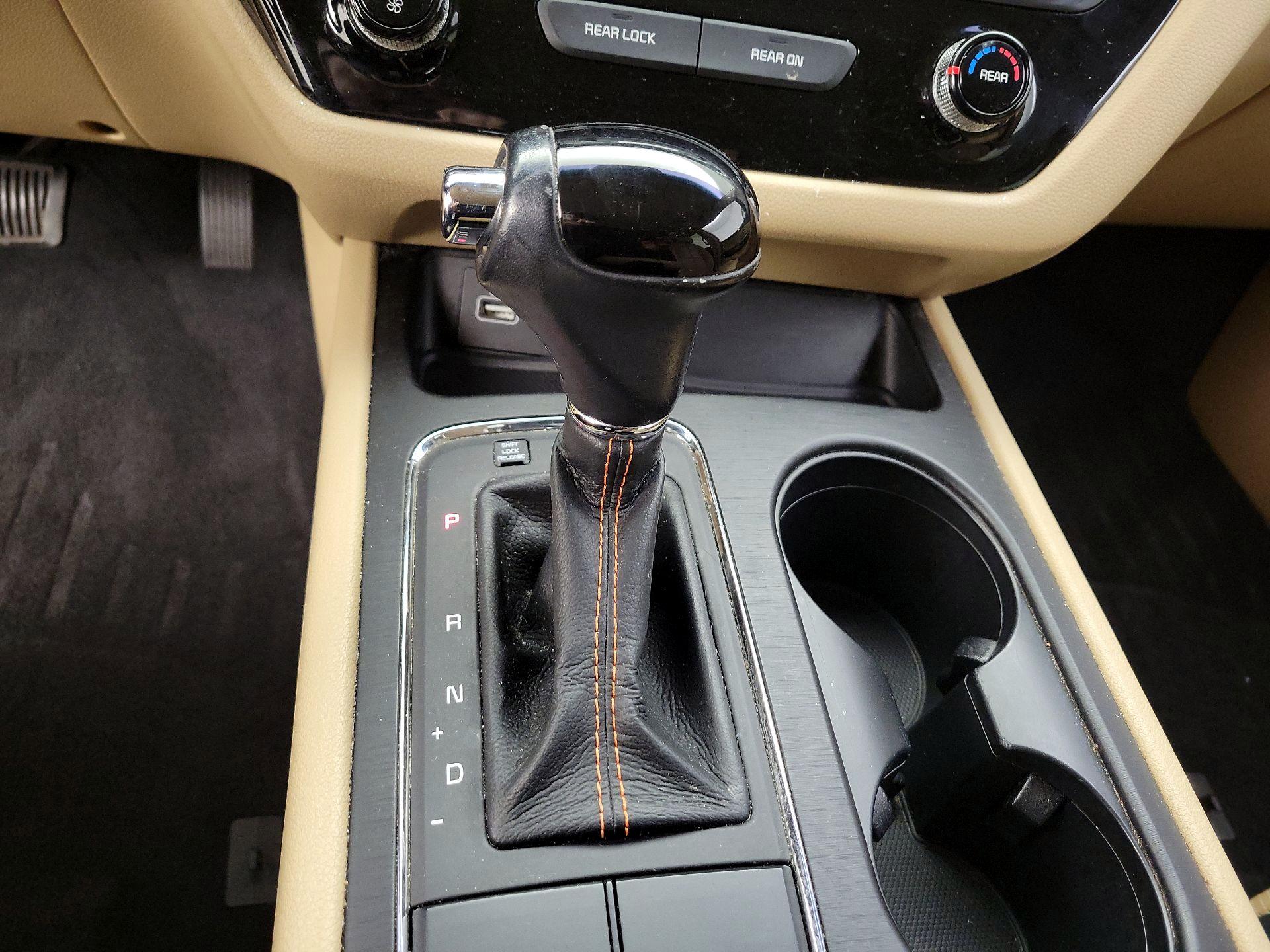 Thumbnail: 2016 Kia Sedona - 17