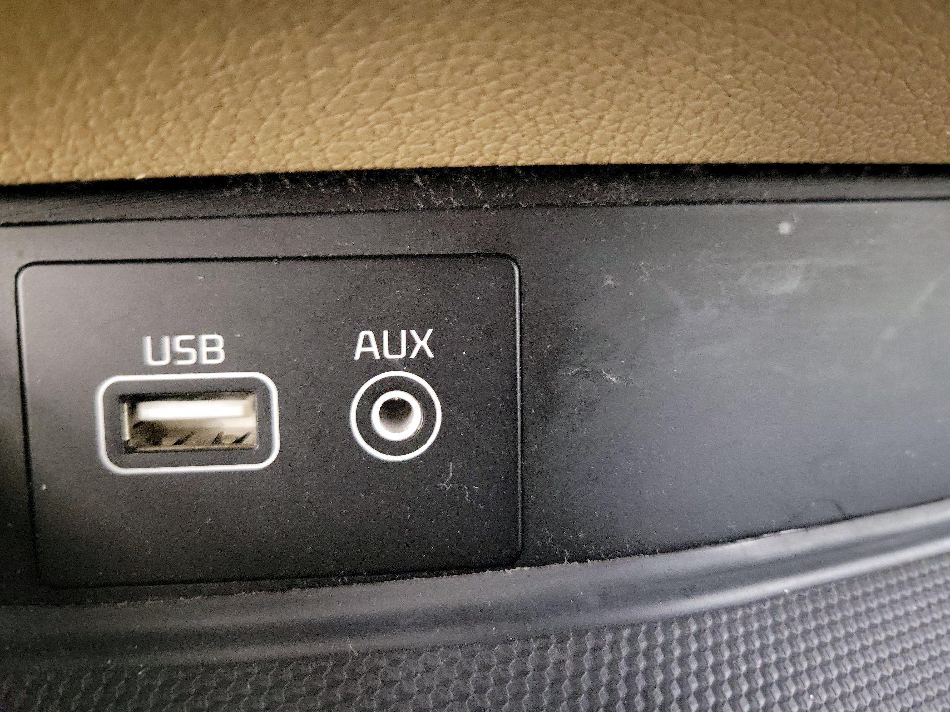 Thumbnail: 2016 Kia Sedona - 18