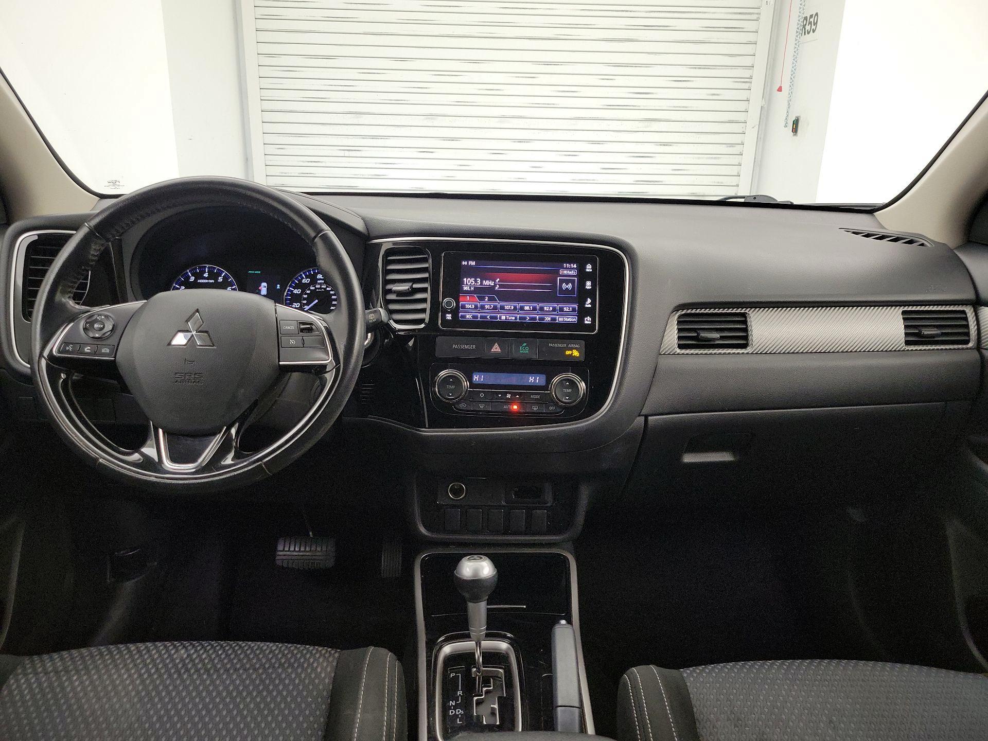 Thumbnail: 2017 Mitsubishi Outlander - 9