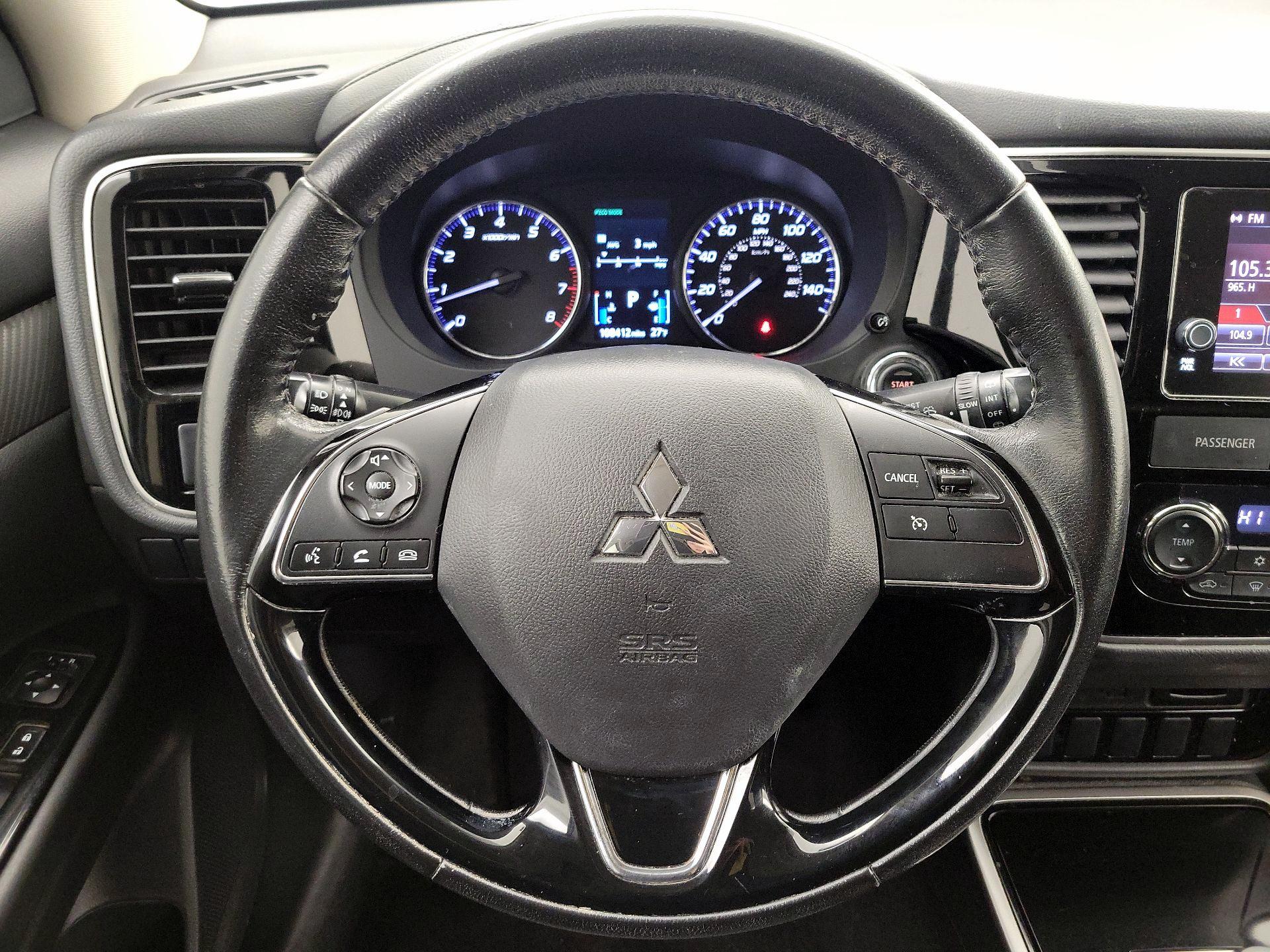 Thumbnail: 2017 Mitsubishi Outlander - 10