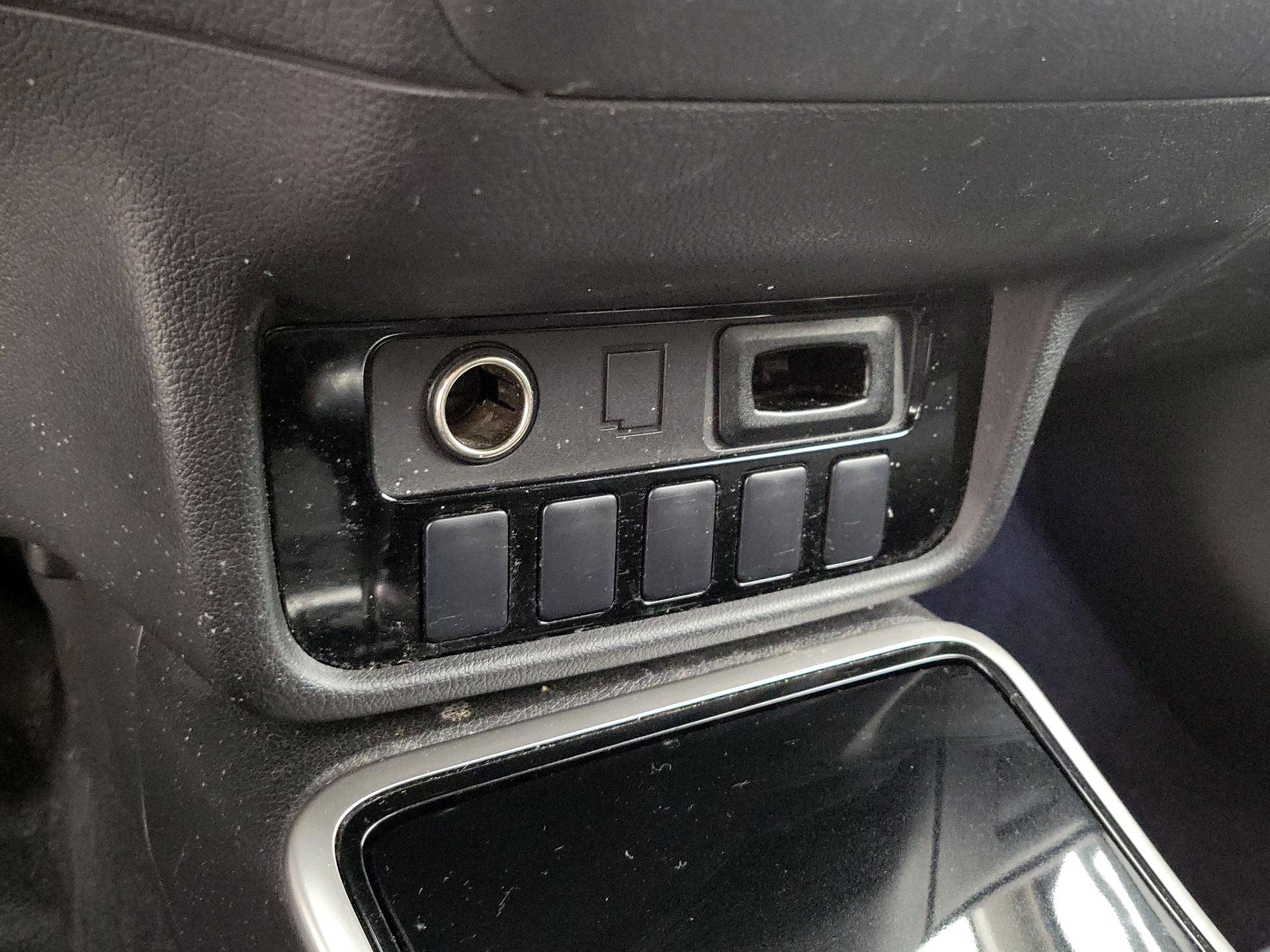 Thumbnail: 2017 Mitsubishi Outlander - 18