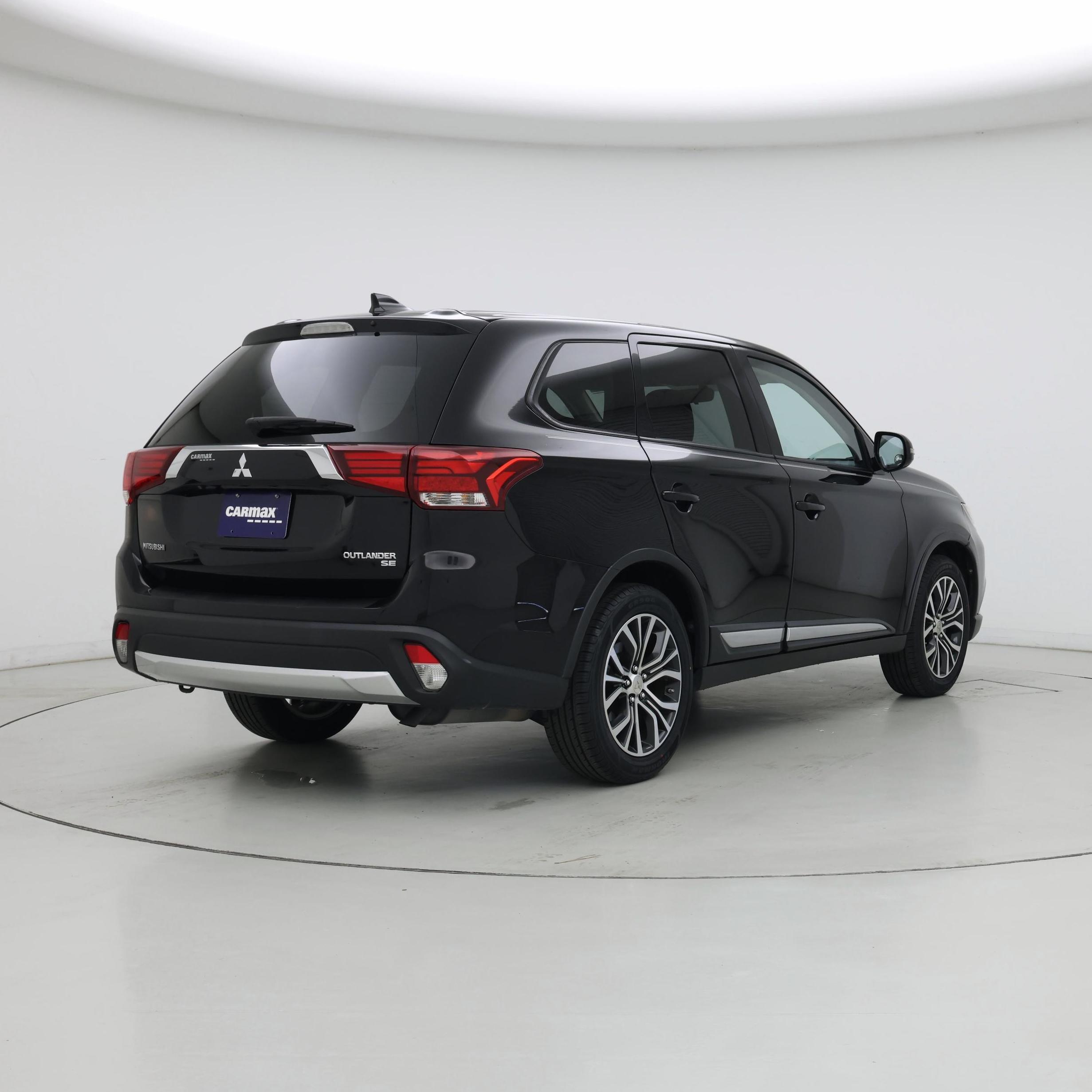 Thumbnail: 2017 Mitsubishi Outlander - 8