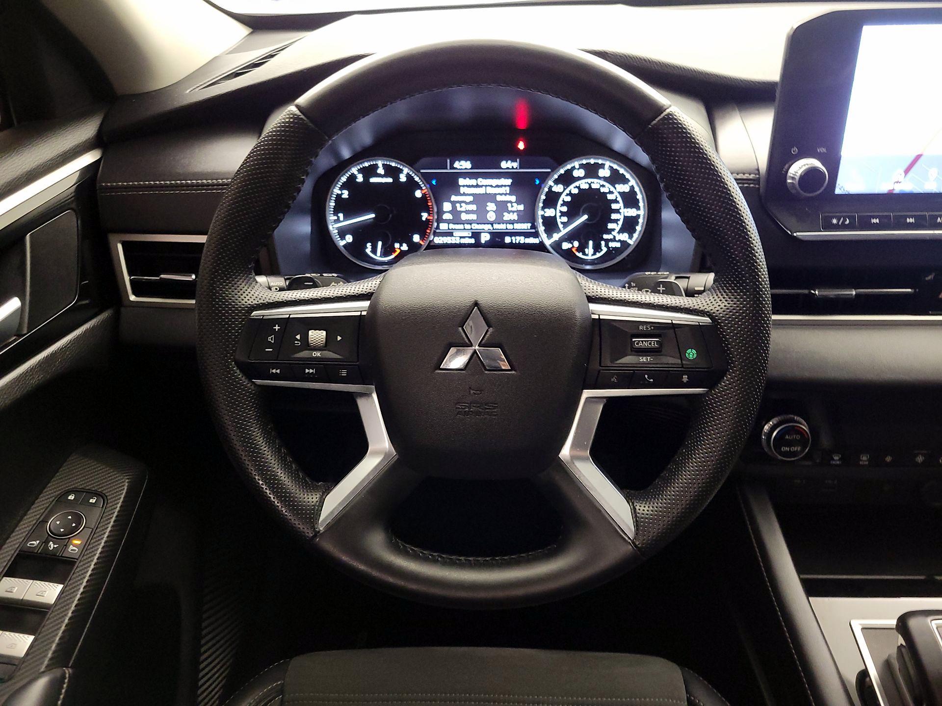 Thumbnail: 2024 Mitsubishi Outlander - 10