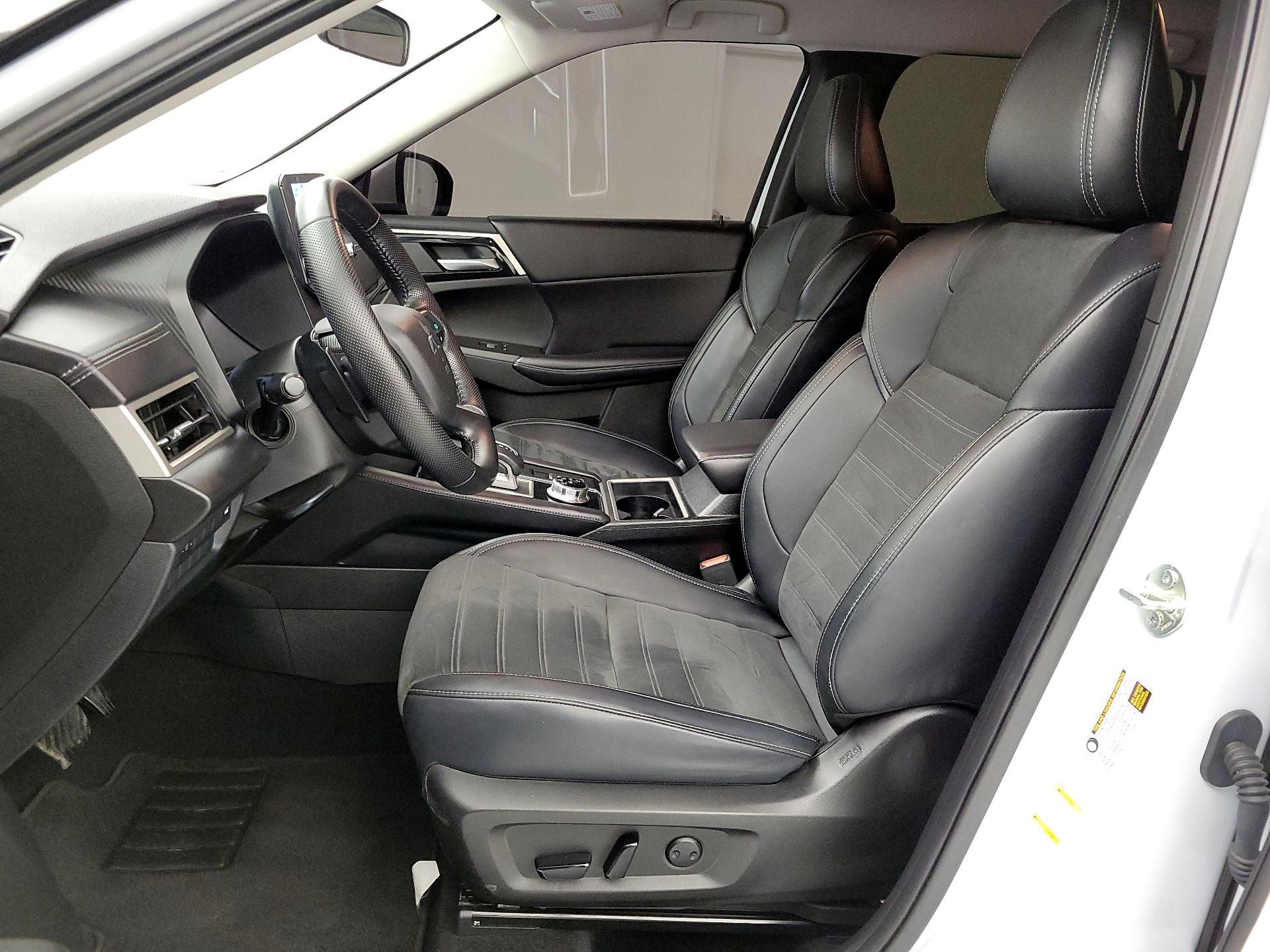 Thumbnail: 2024 Mitsubishi Outlander - 11